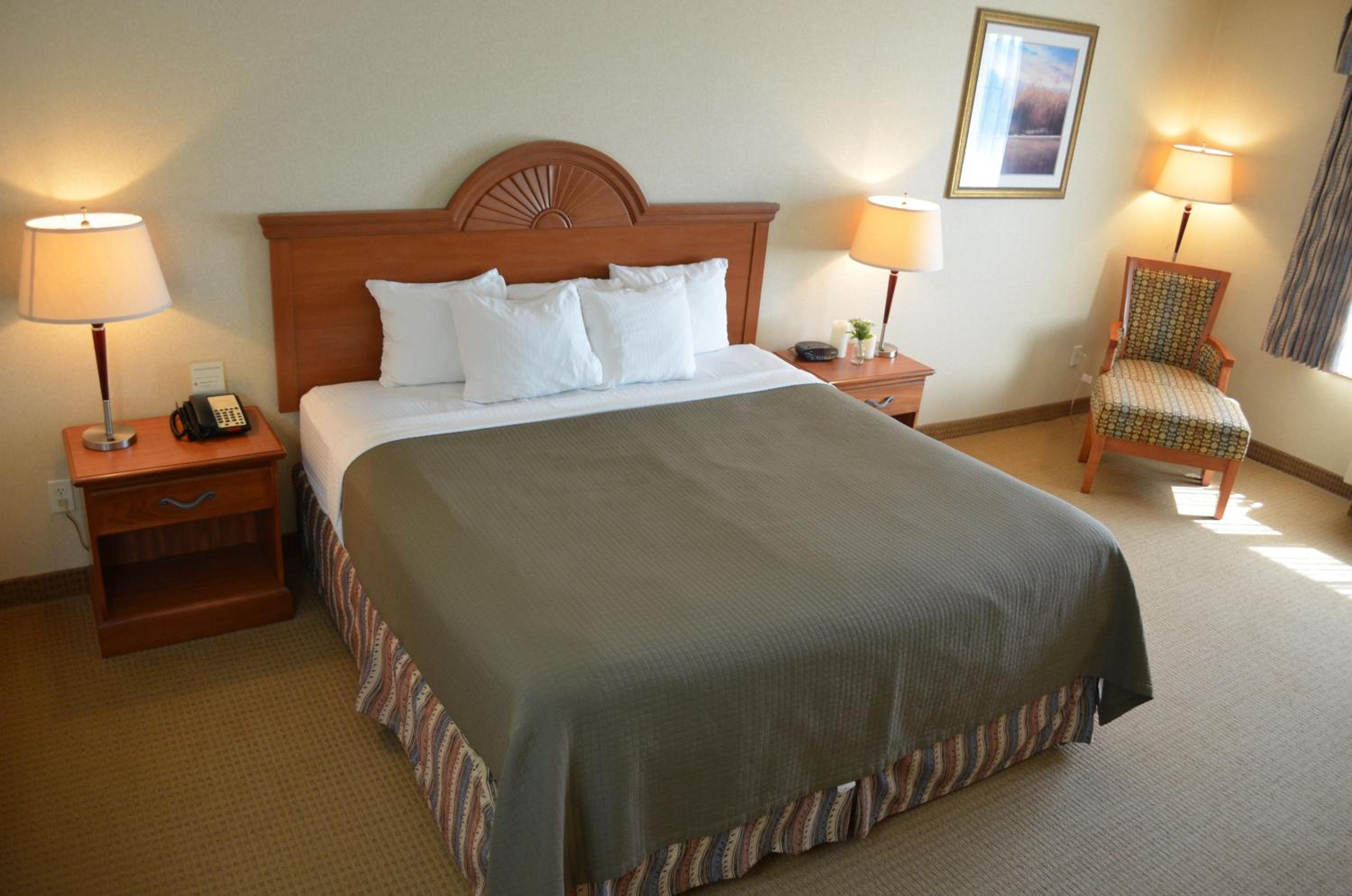 Red Coach Inn Suites - Property Image 2