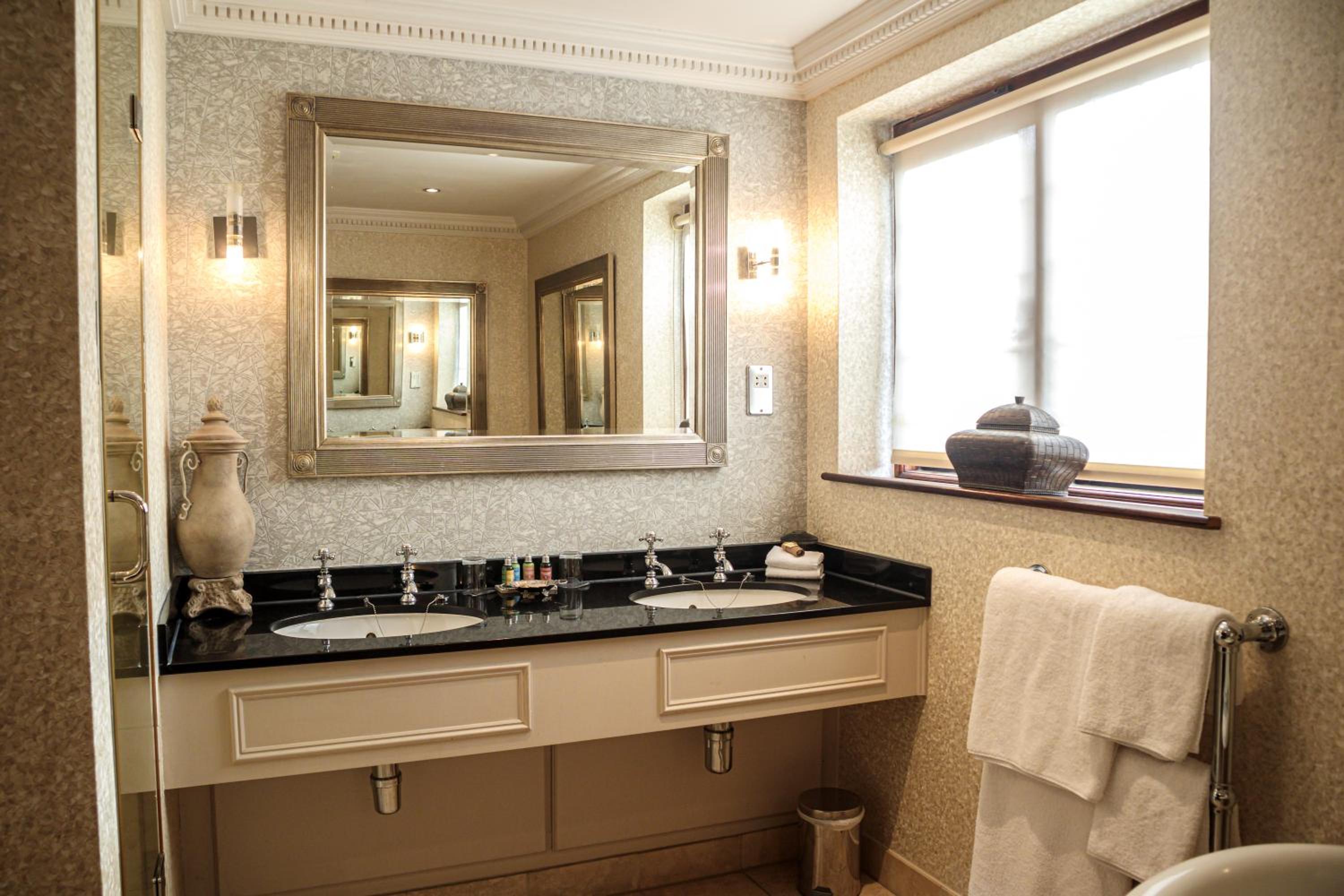 Horley Vacations - Langshott Manor - Luxury Hotel Gatwick - Property Image 42