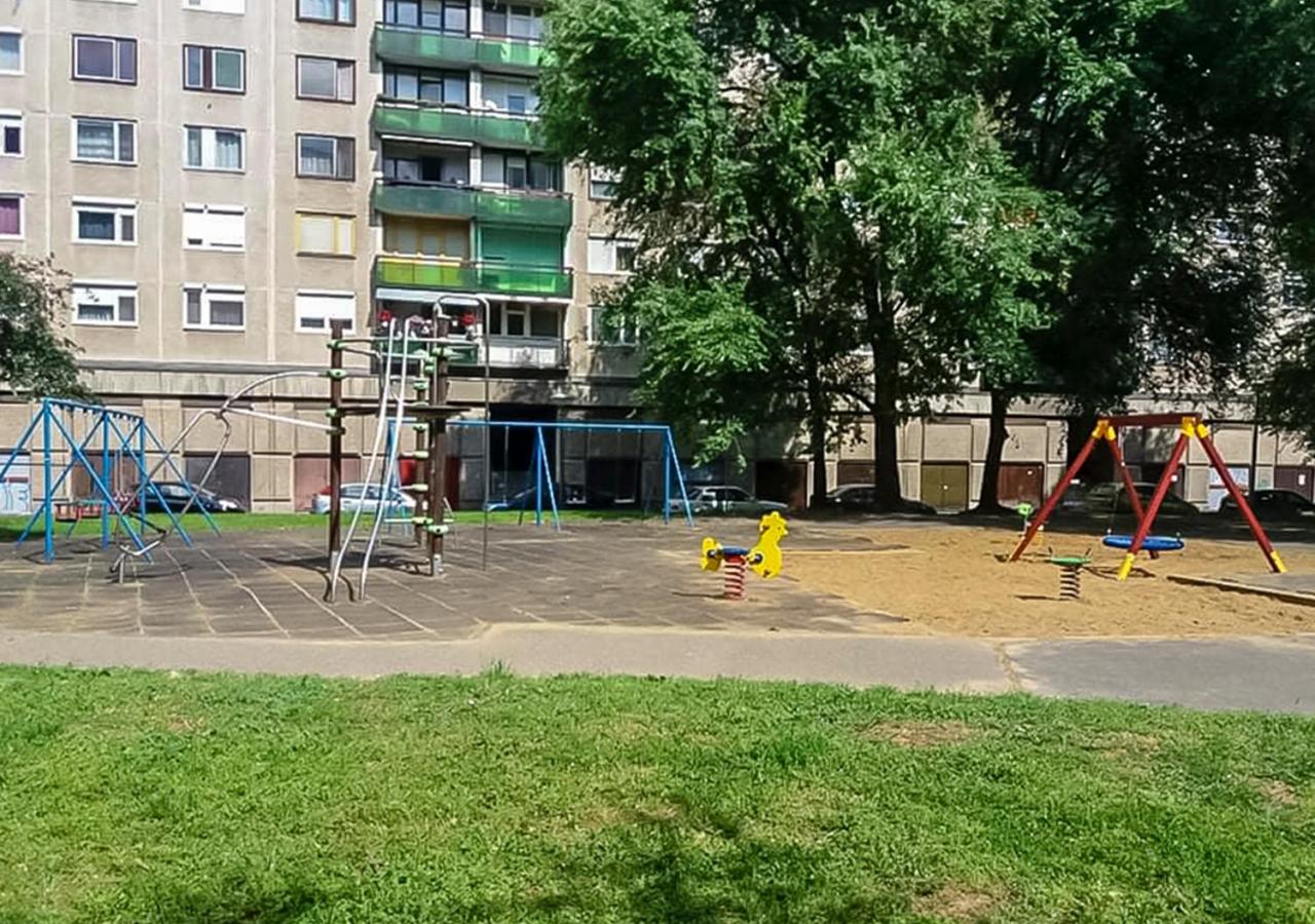 AwesHome City Apartment - 3 Bedrooms and Free parking view 5