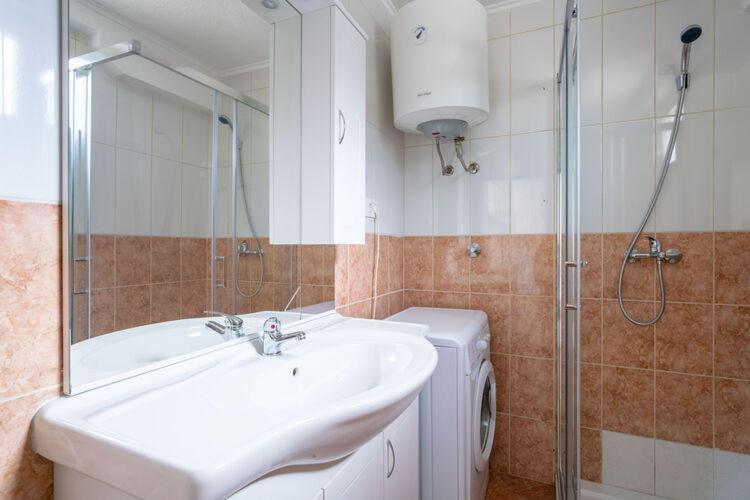 Apartments Nika with swimming pool and beautiful sea view view 3