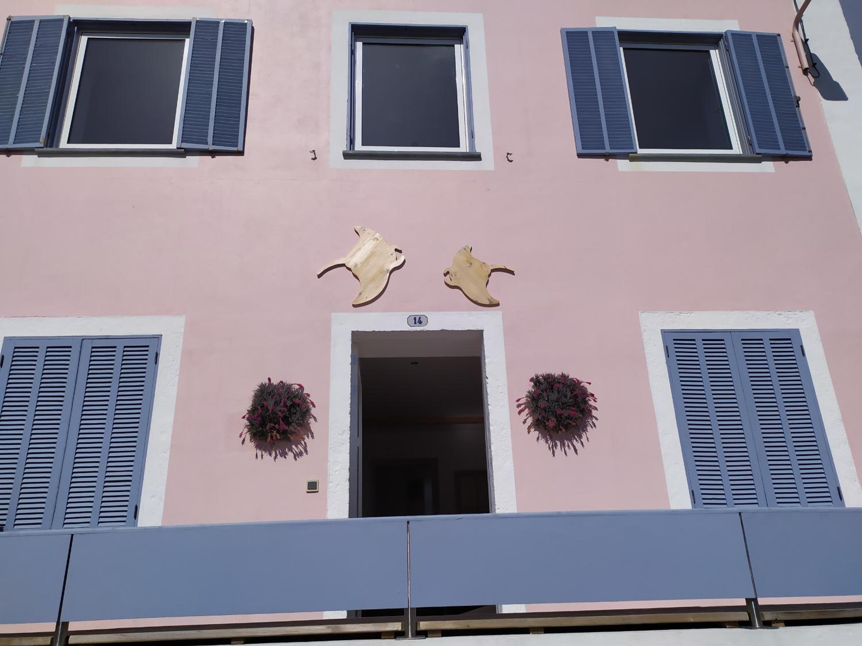 Hotel Manta Ray Lodge - Image 1