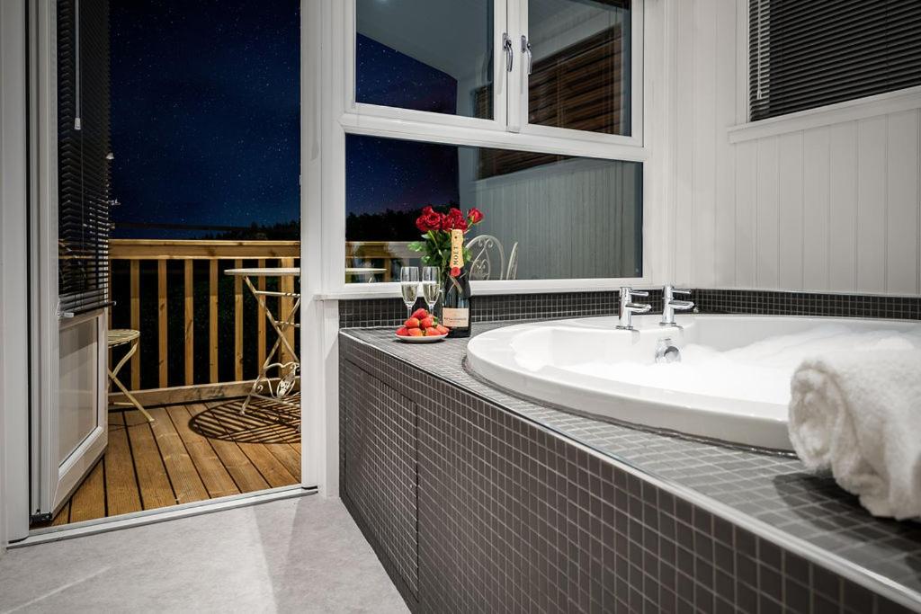 Silverwood Luxury Lodge Resort, 37 individual stunning properties view 3