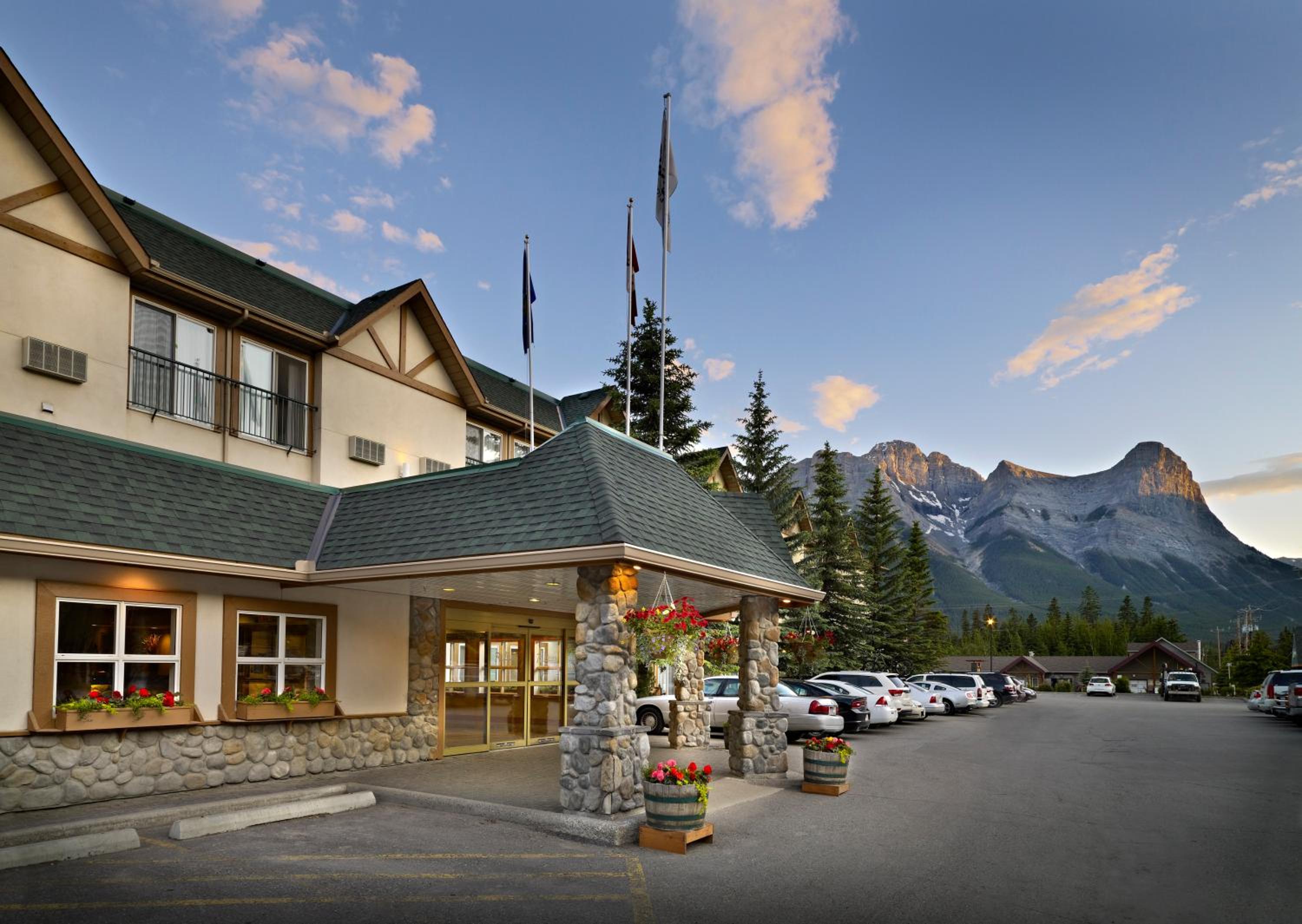 Hotel Coast Canmore Hotel & Conference Centre - Image 1