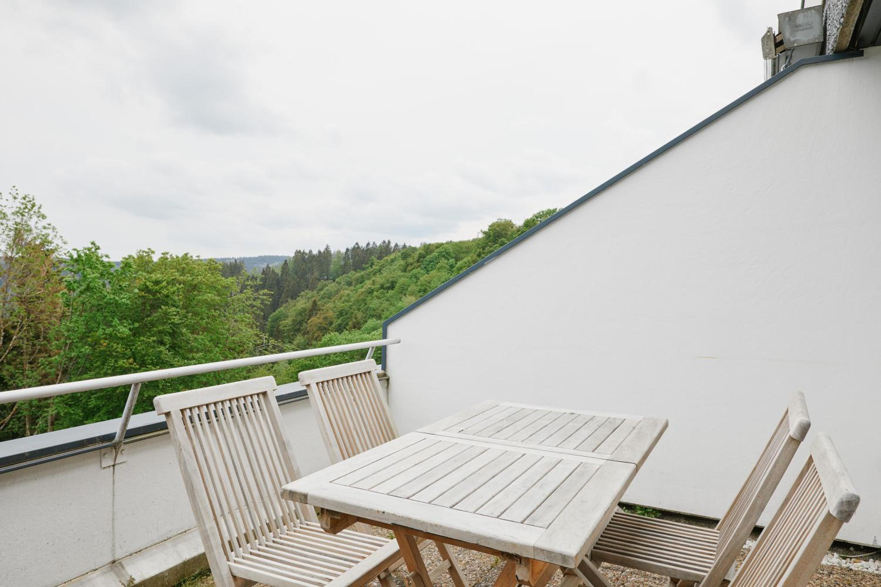 Welcome in - Ferienwohnung 'Tremonia', gegenüber der Piste mit Balkon en Winterberg