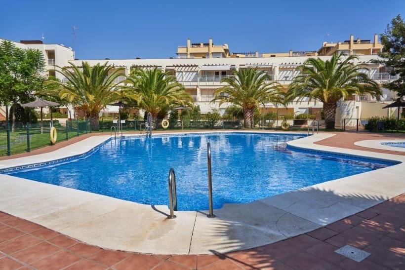 Hotel Apartamento primera línea de playa Isla Cristina Urbanización Zarati - Image 1