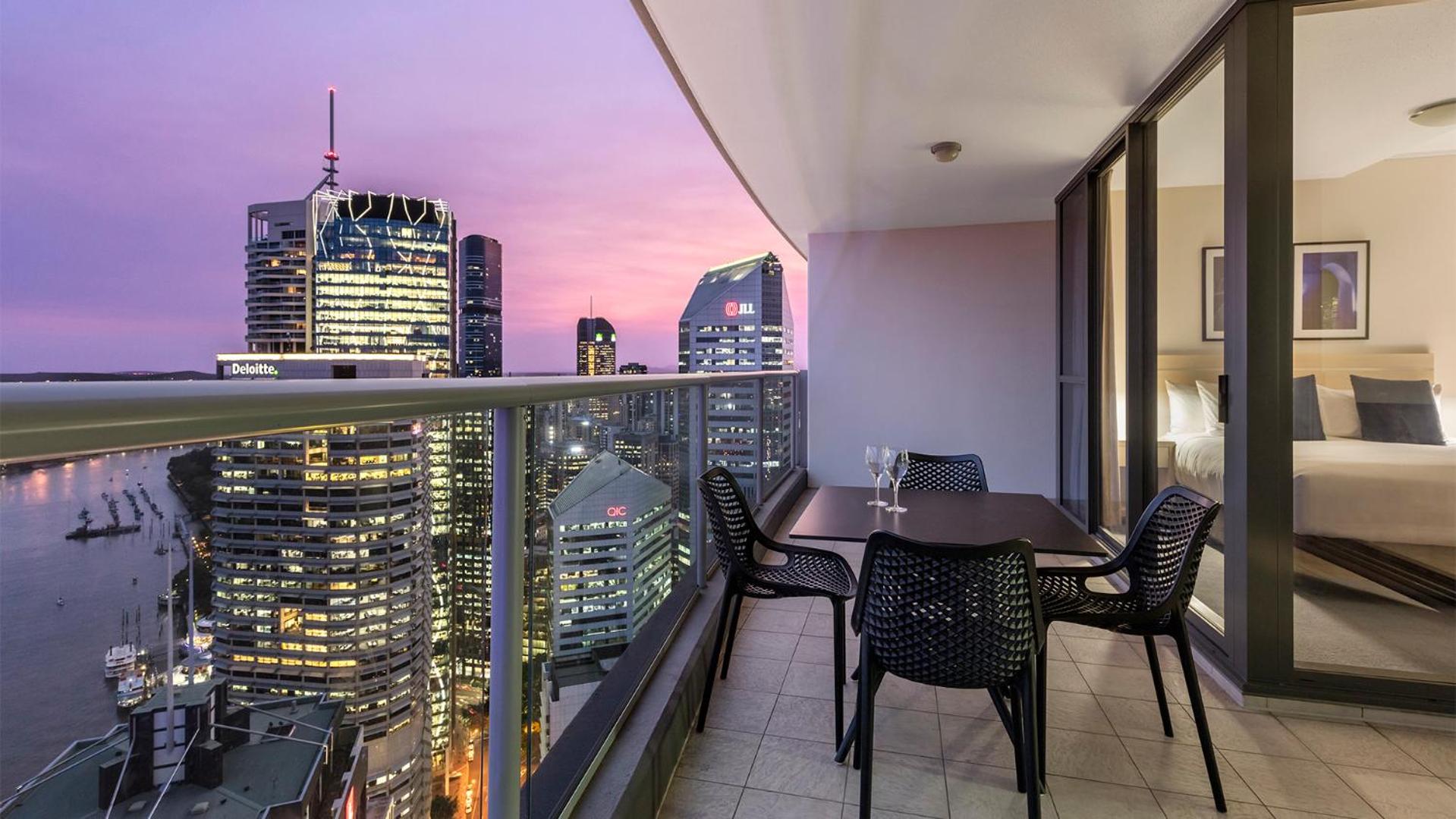 Oaks Brisbane Aurora Suites-3