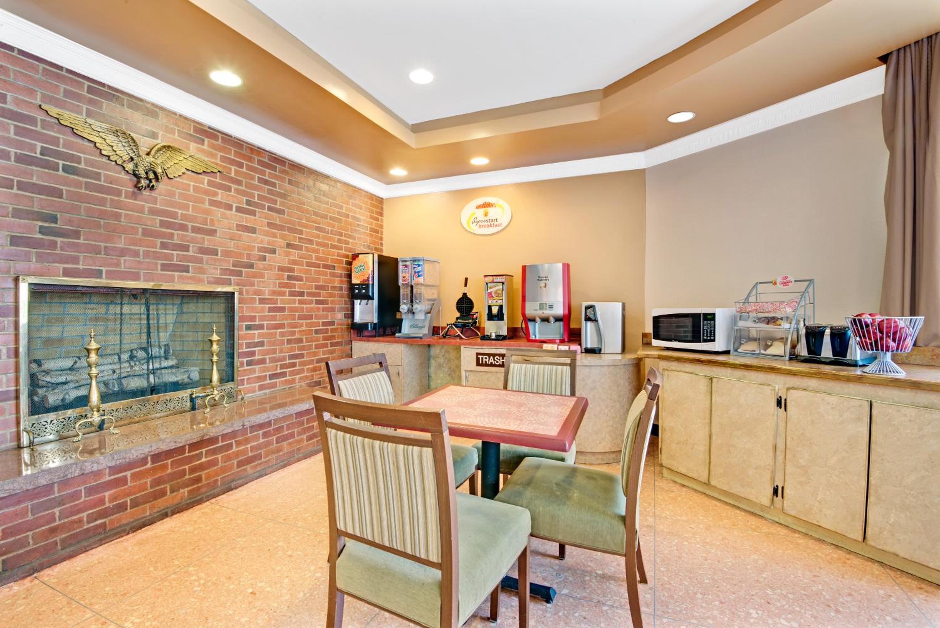 Milford Vacations - Super 8 by Wyndham Milford/New Haven - Property Image 10