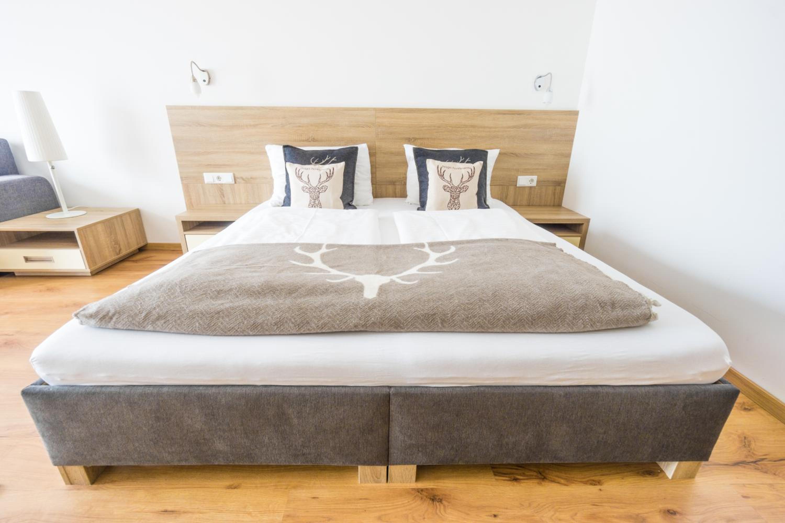 Praga Apartments & Restaurant Zell am See-Kaprun