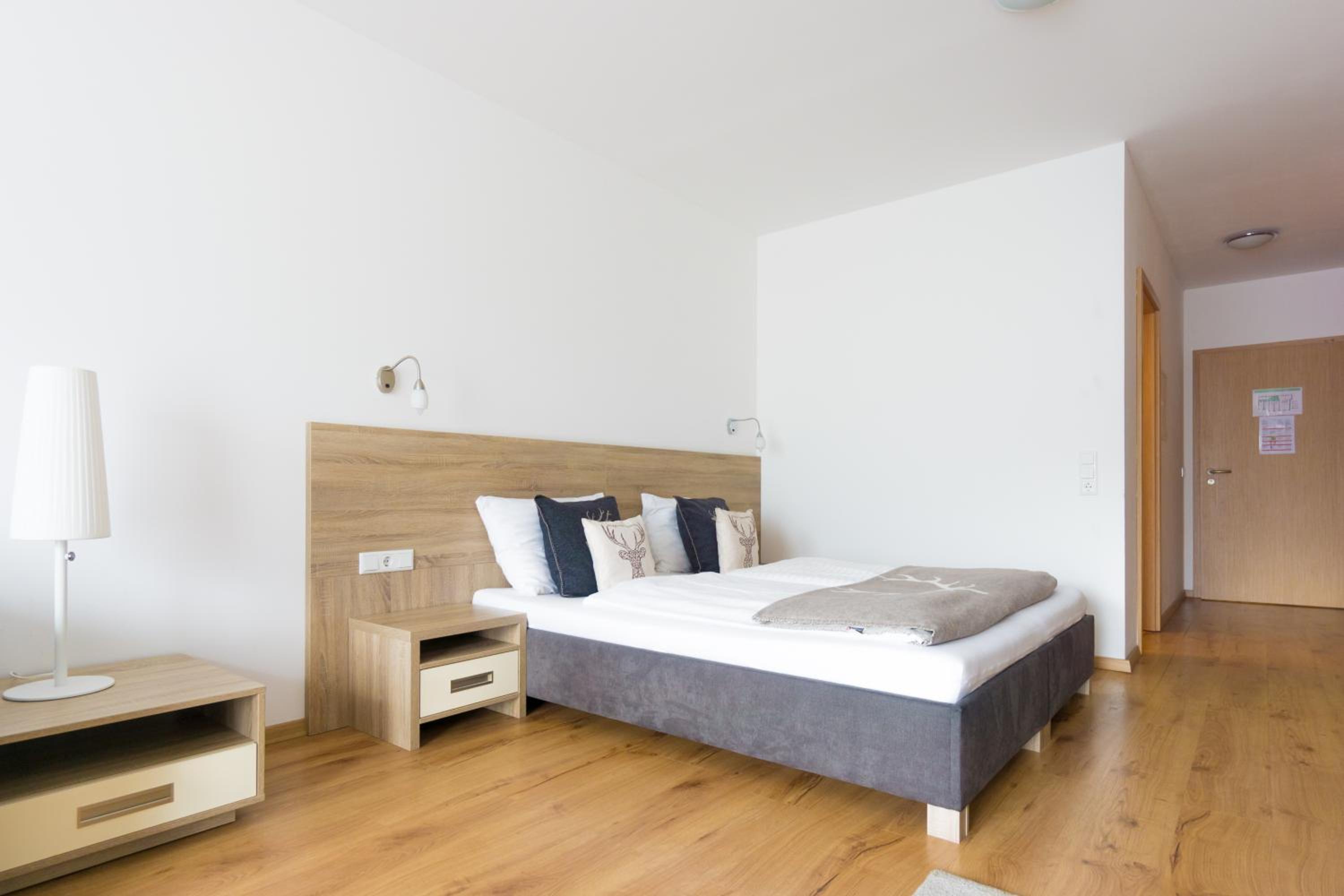 Praga Apartments & Restaurant Zell am See-Kaprun