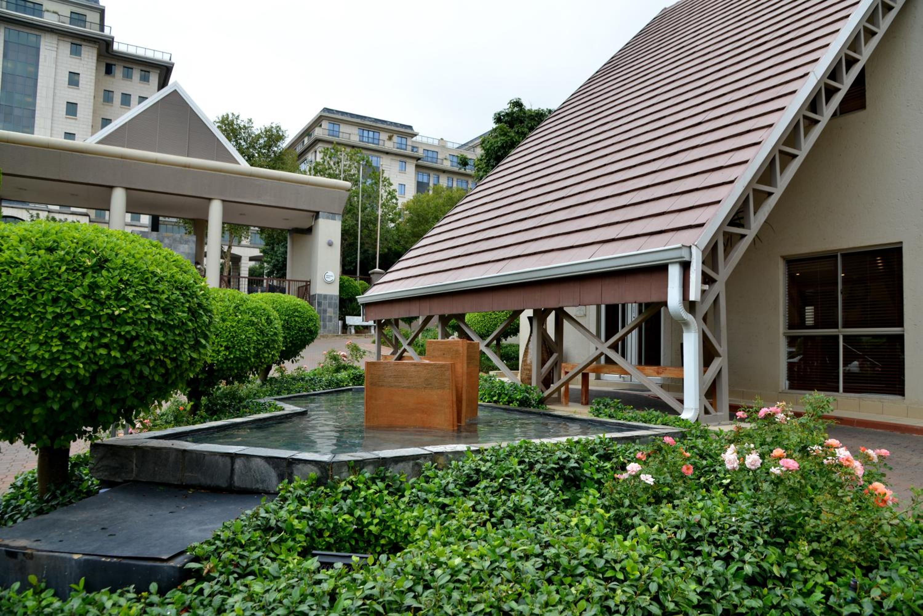 Johannesburg Vacations - Courtyard Hotel Sandton - Property Image 1