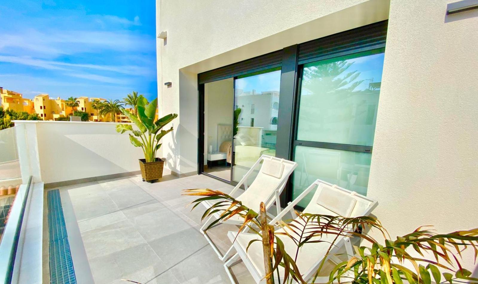 Hotel CHALET CON PISCINA PRIVADA EN LA URB. DE PUERTO REY - Image 1