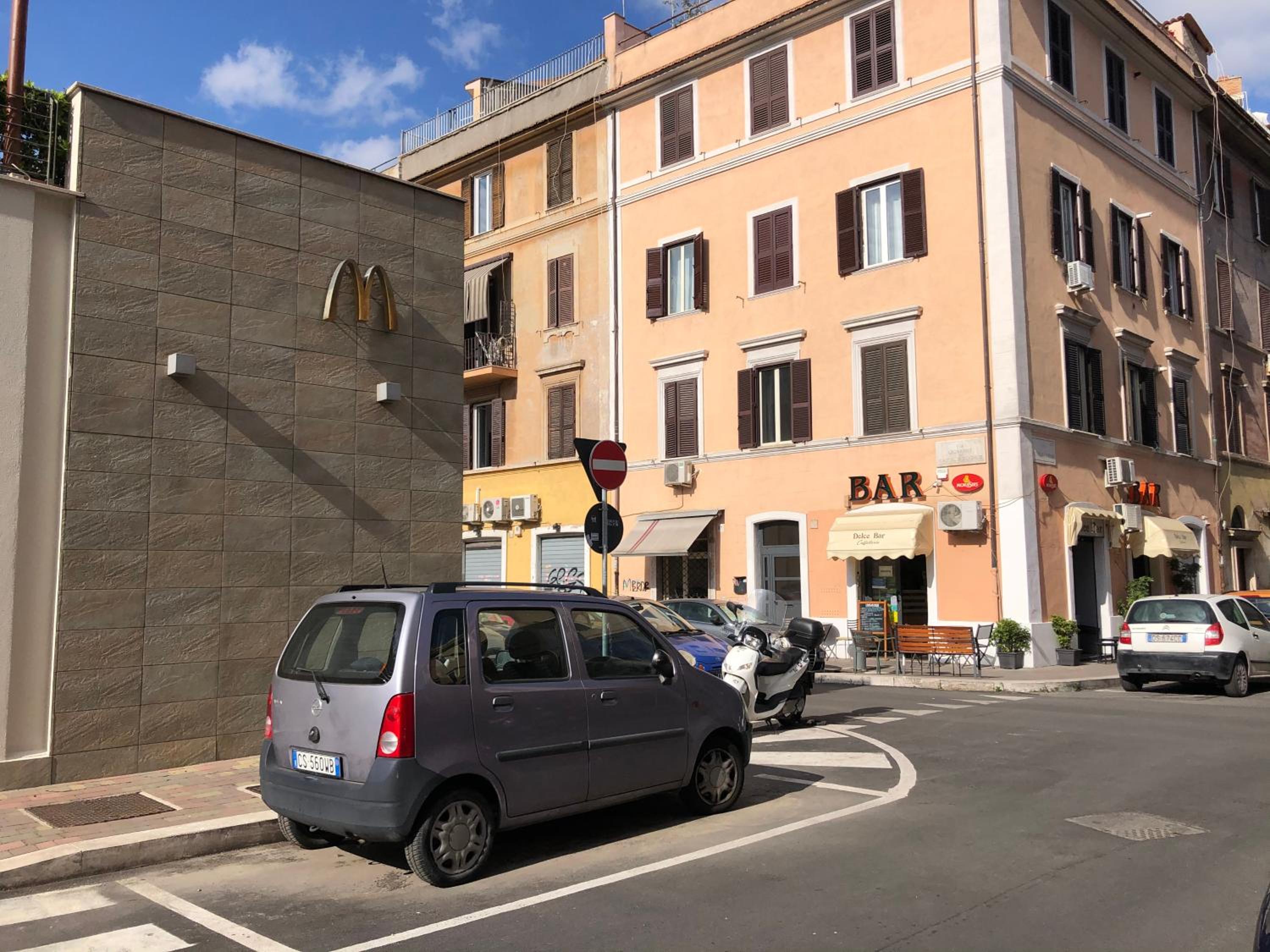IN ROME IN LOVE IN BIKE