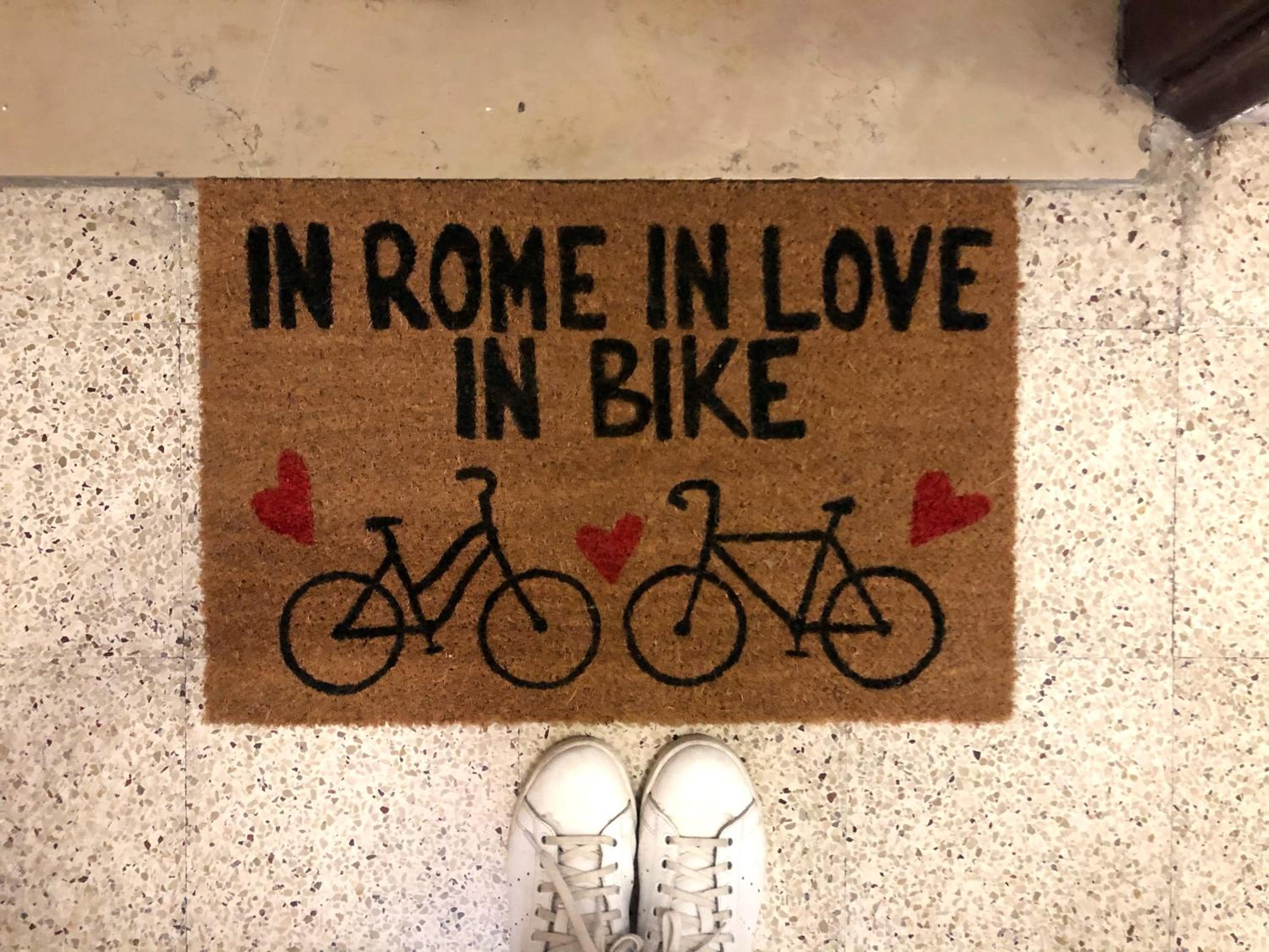IN ROME IN LOVE IN BIKE