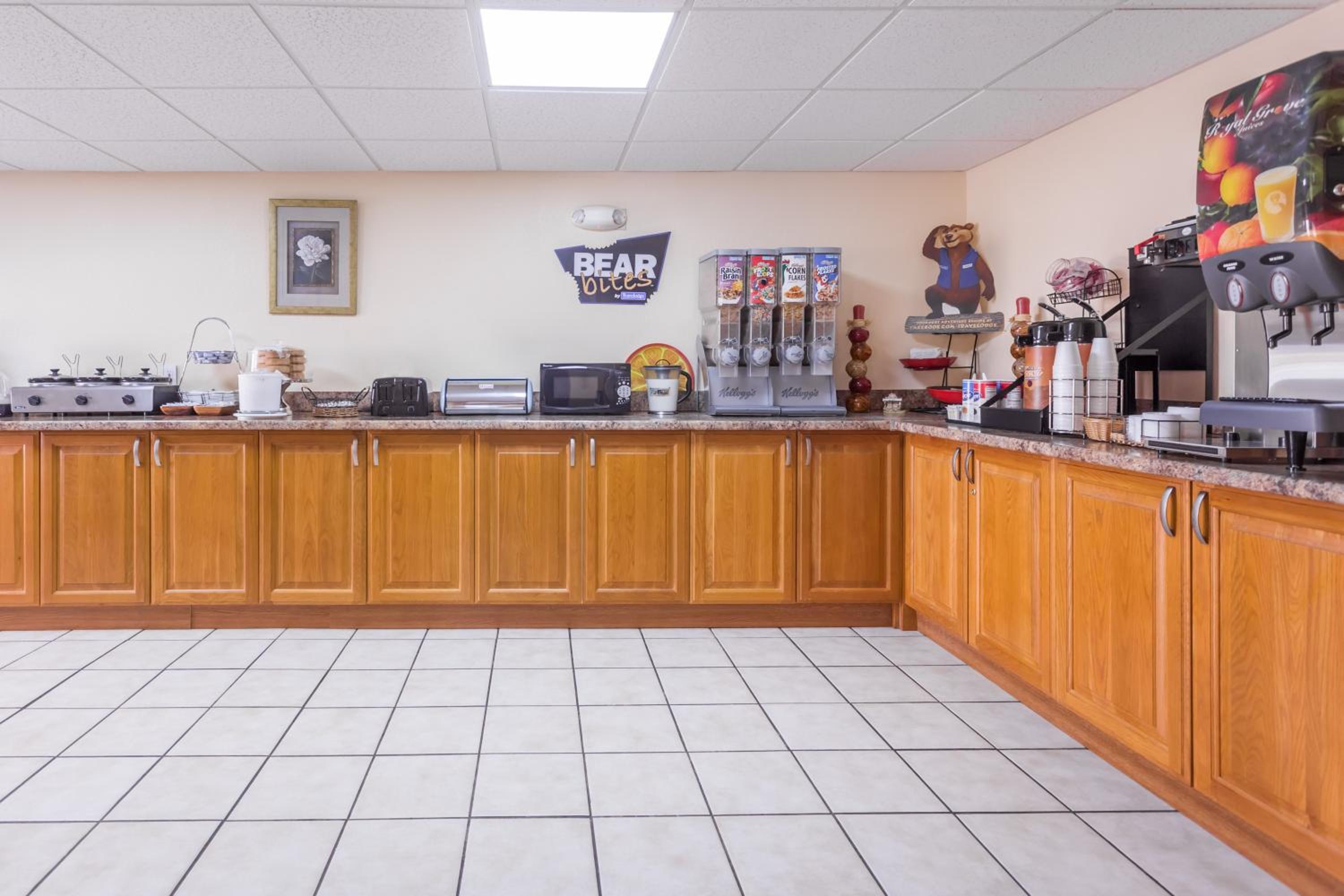 Regency Inn & Suites-Hamilton Place view 3