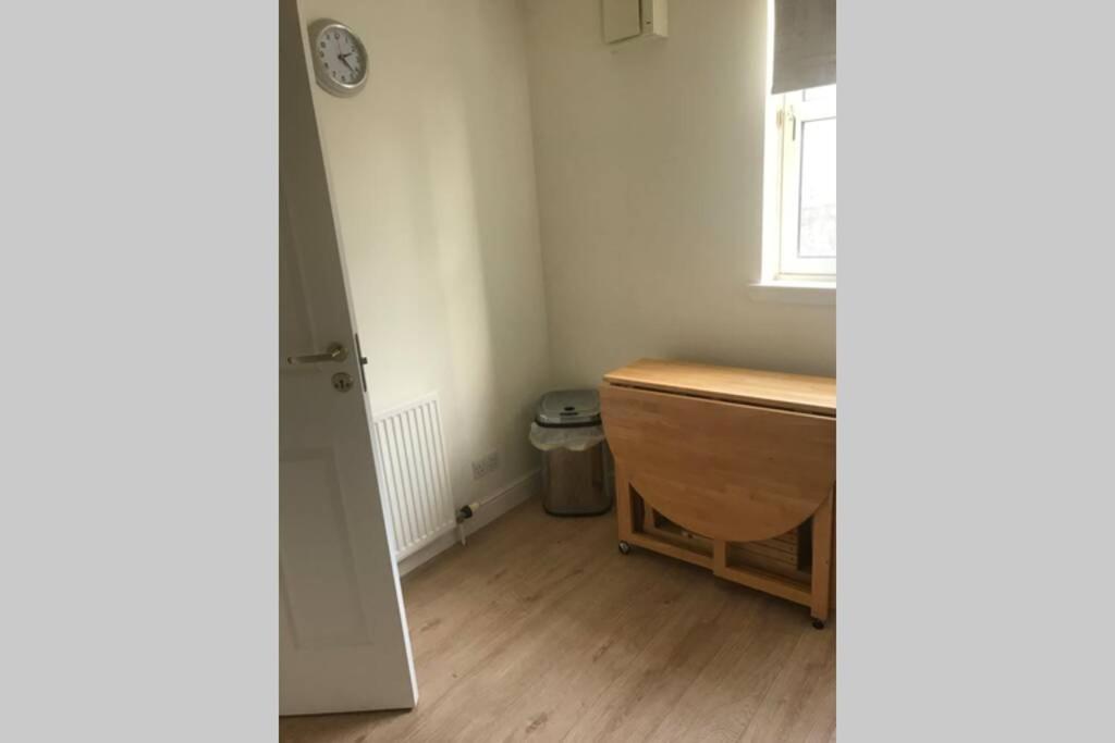 City Centre Executive 2 Bed Apartment with WiFi & Parking view 3