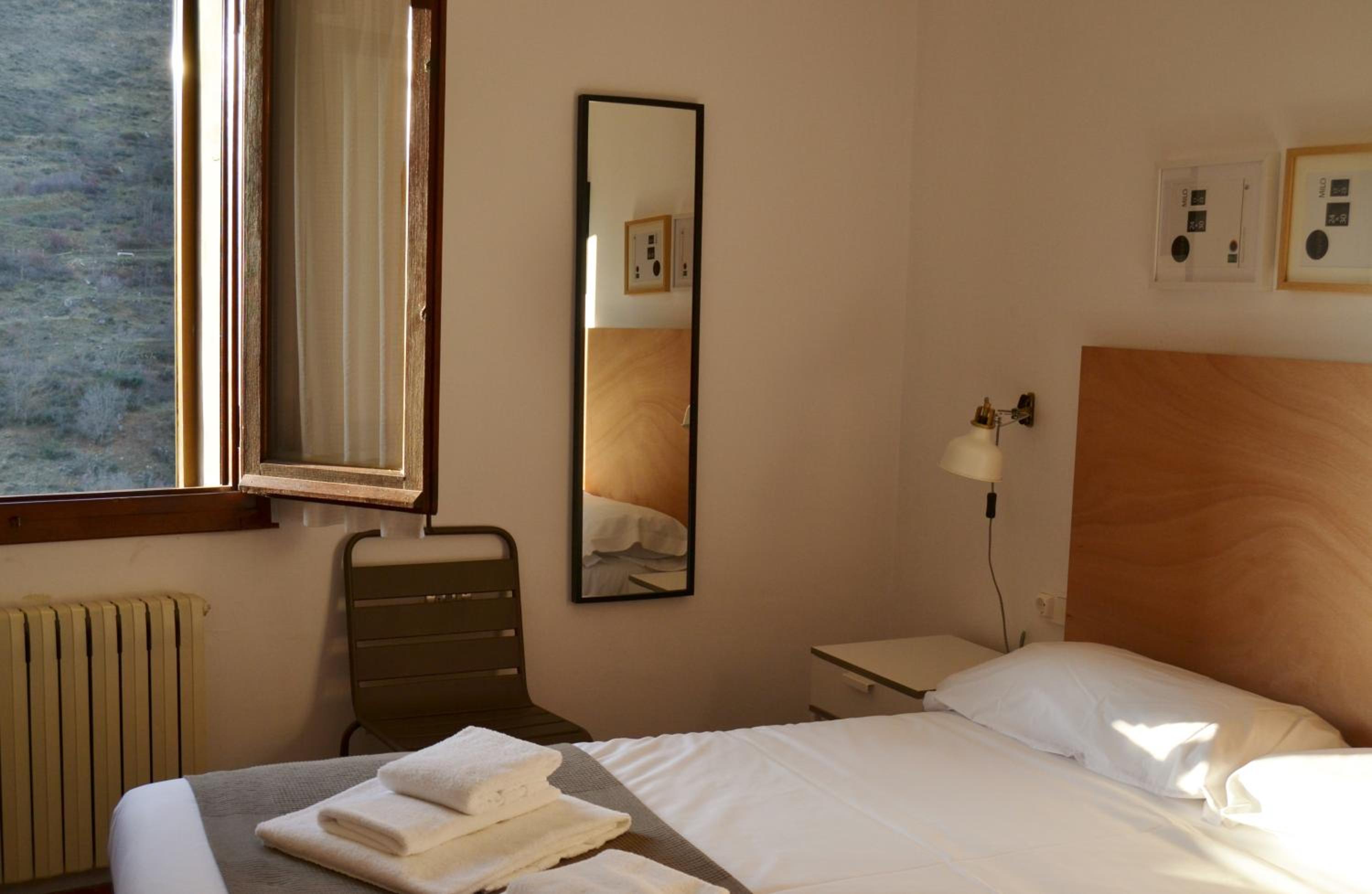 Tres Puentes Anguiano Apartamentos y Hostal