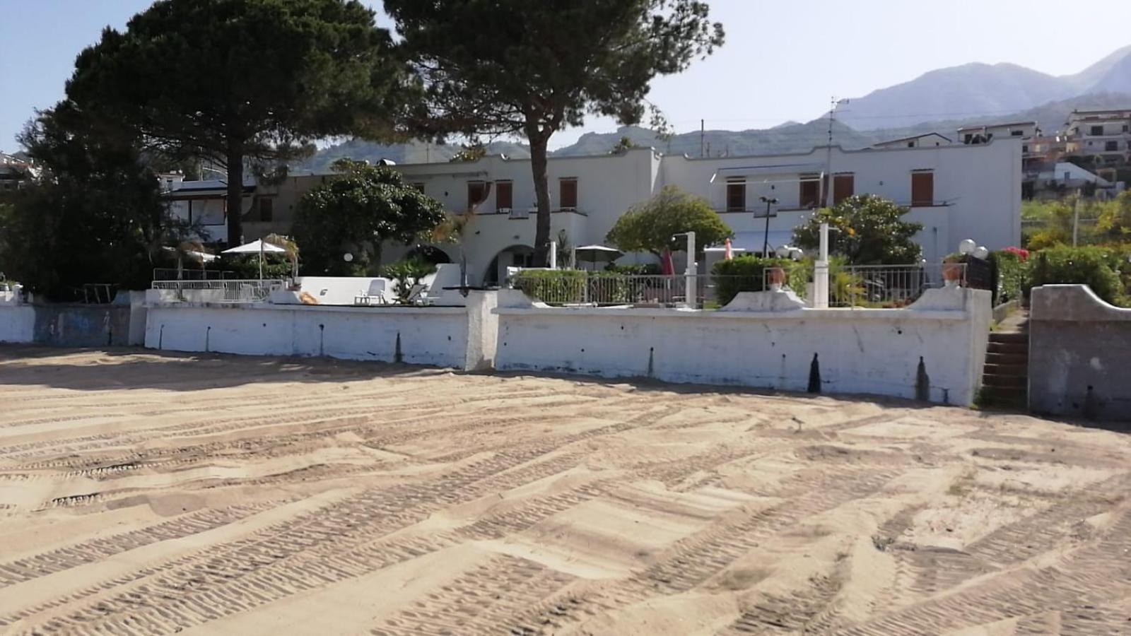 Villa a Diamante Sulla Spiaggia