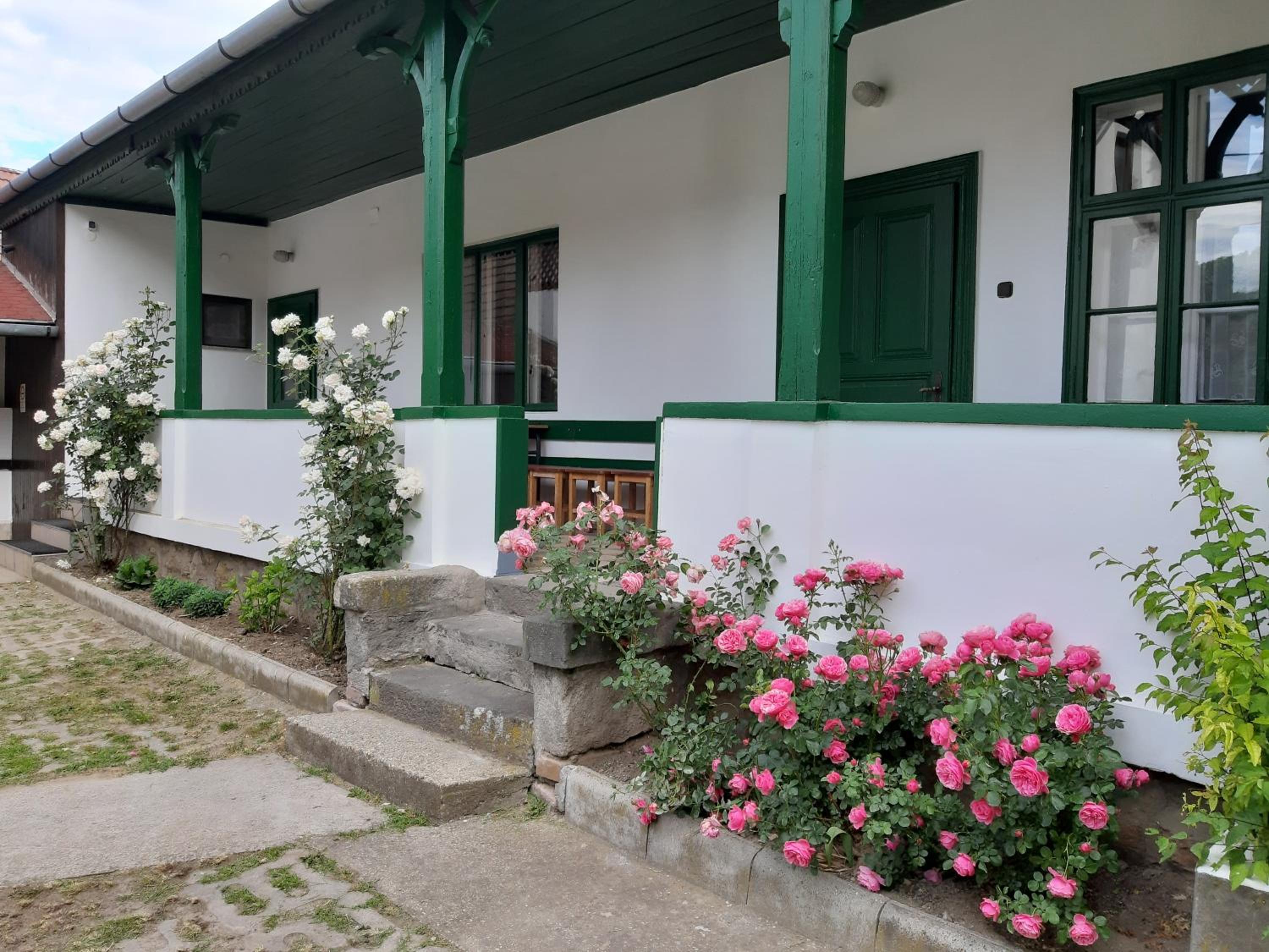 LÁSZLÓ Turistaszálló