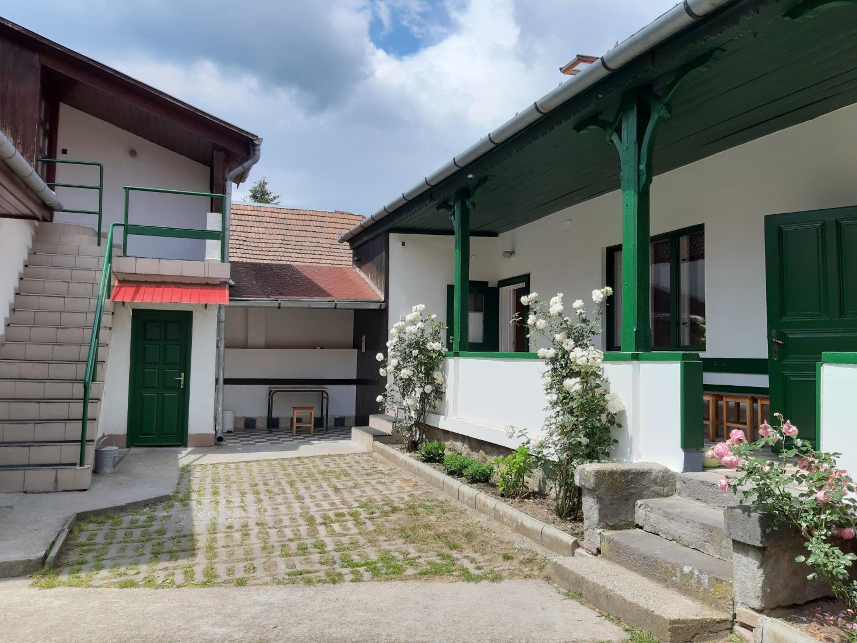 LÁSZLÓ Turistaszálló