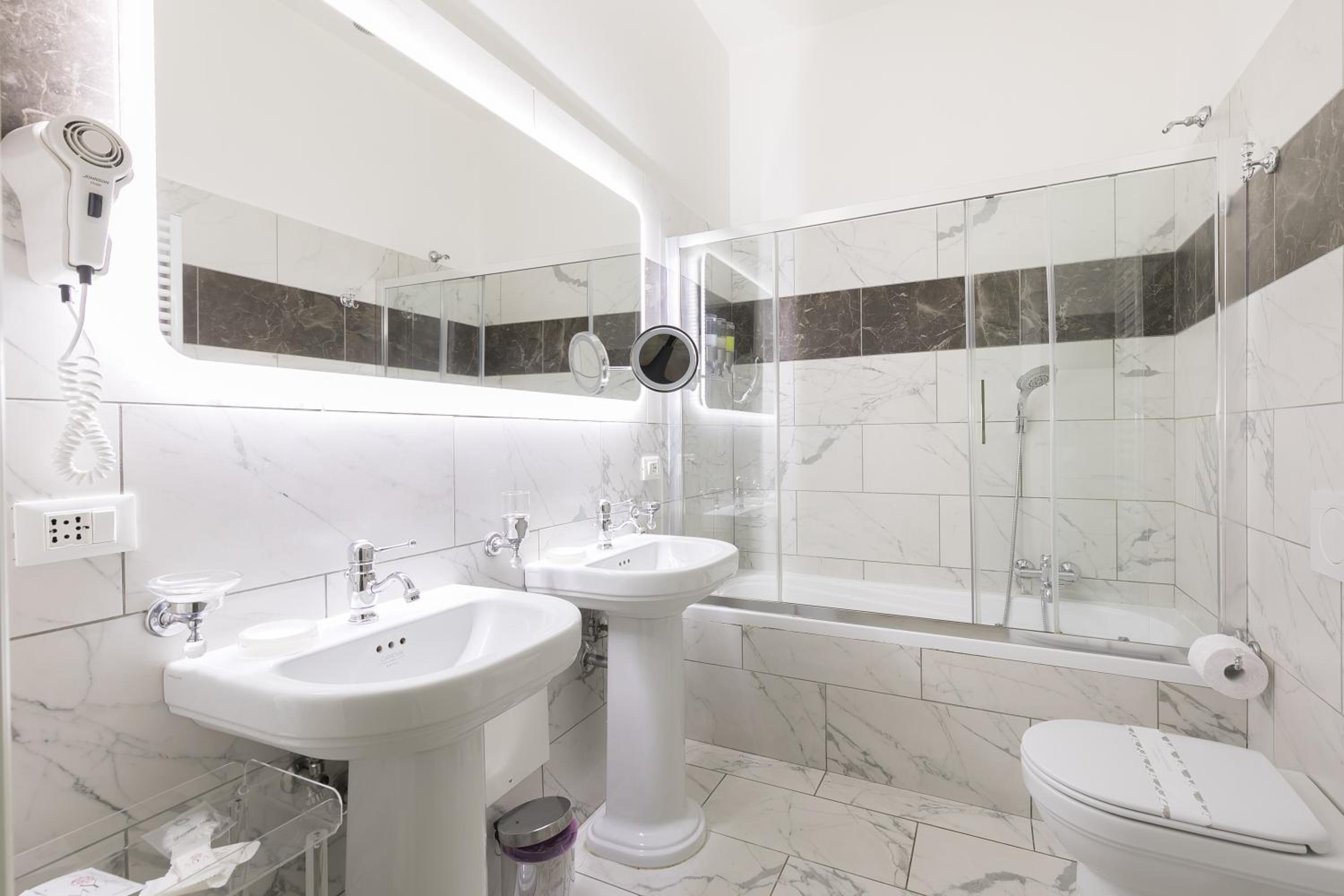 Queen Meg Roma