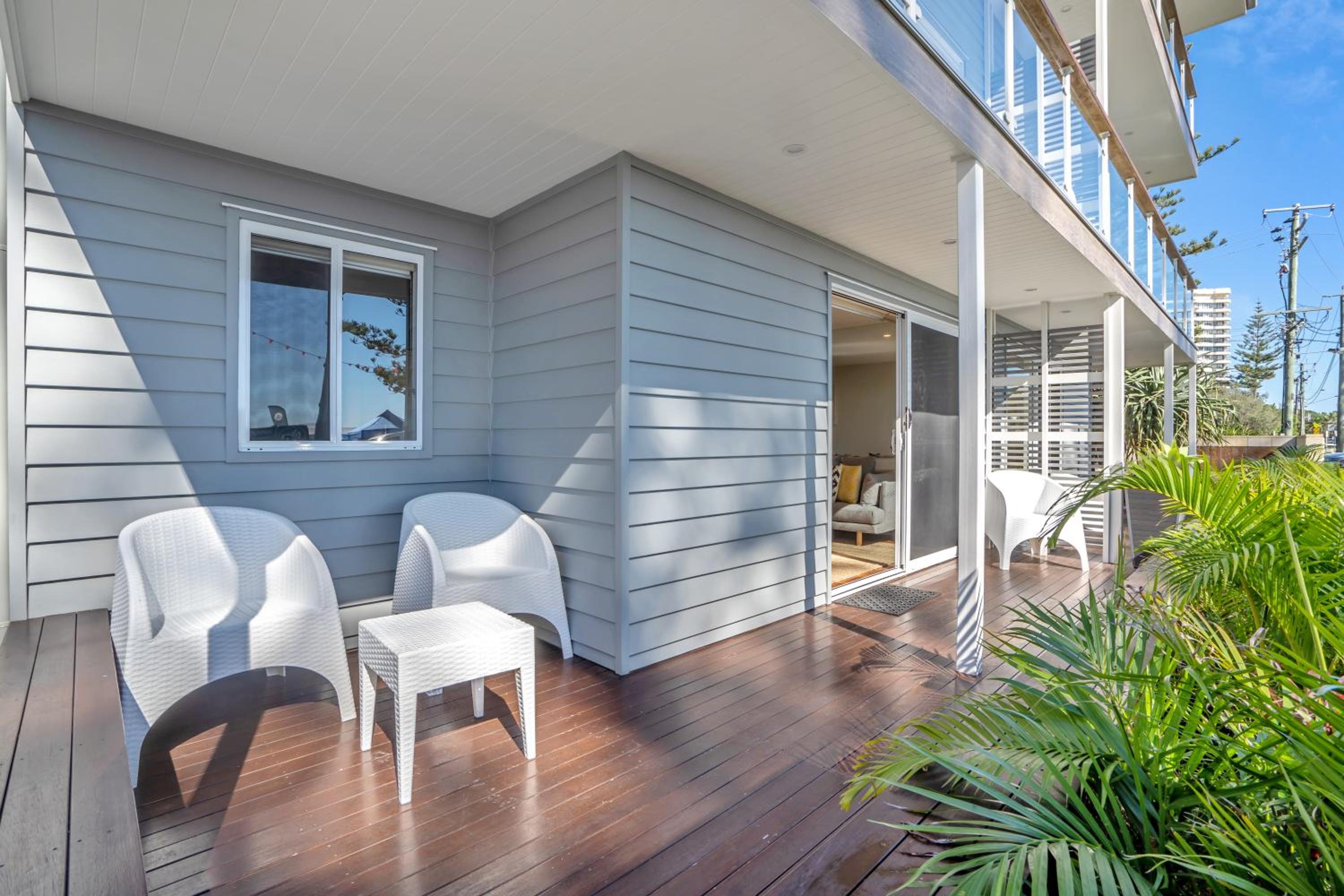 Bujerum Apartments on Burleigh-2