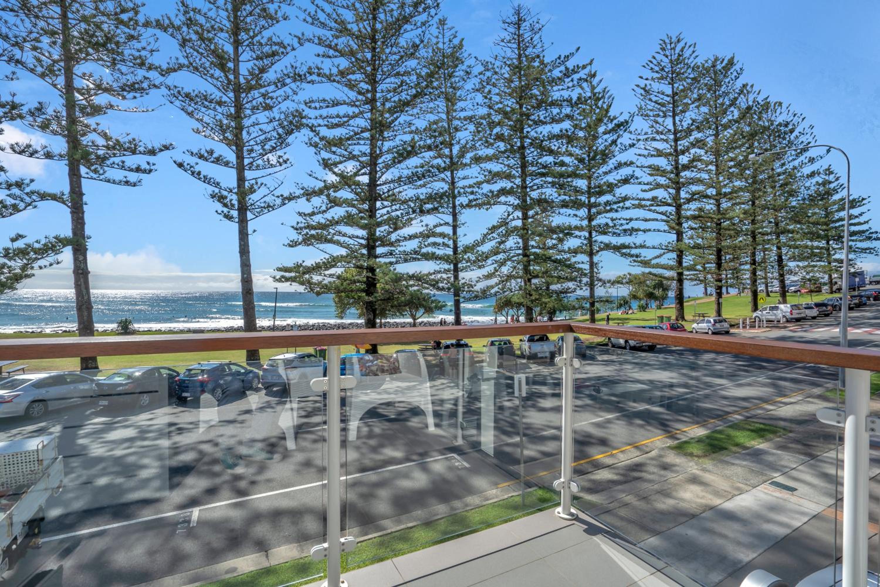 Bujerum Apartments on Burleigh-1