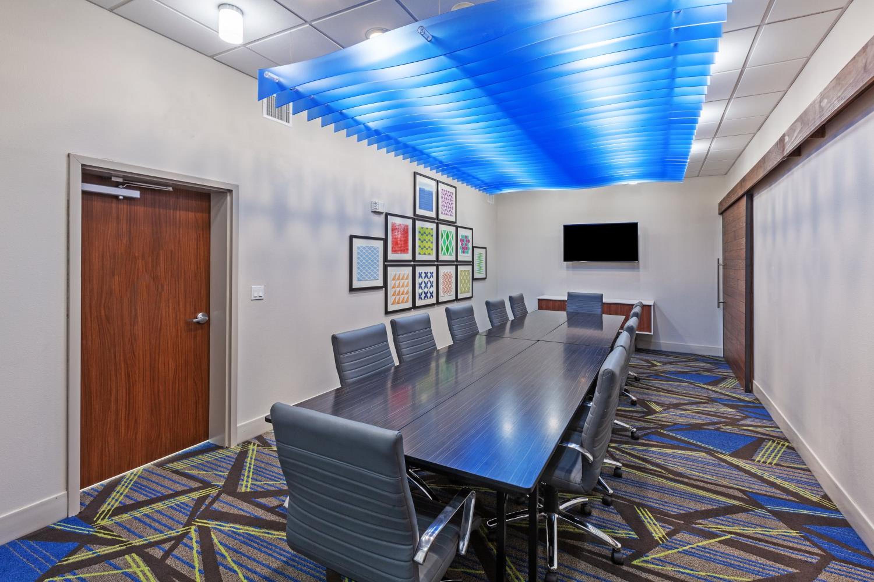 Brenham Vacations - Holiday Inn Express  Suites - Brenham South, an IHG Hotel - Property Image 7