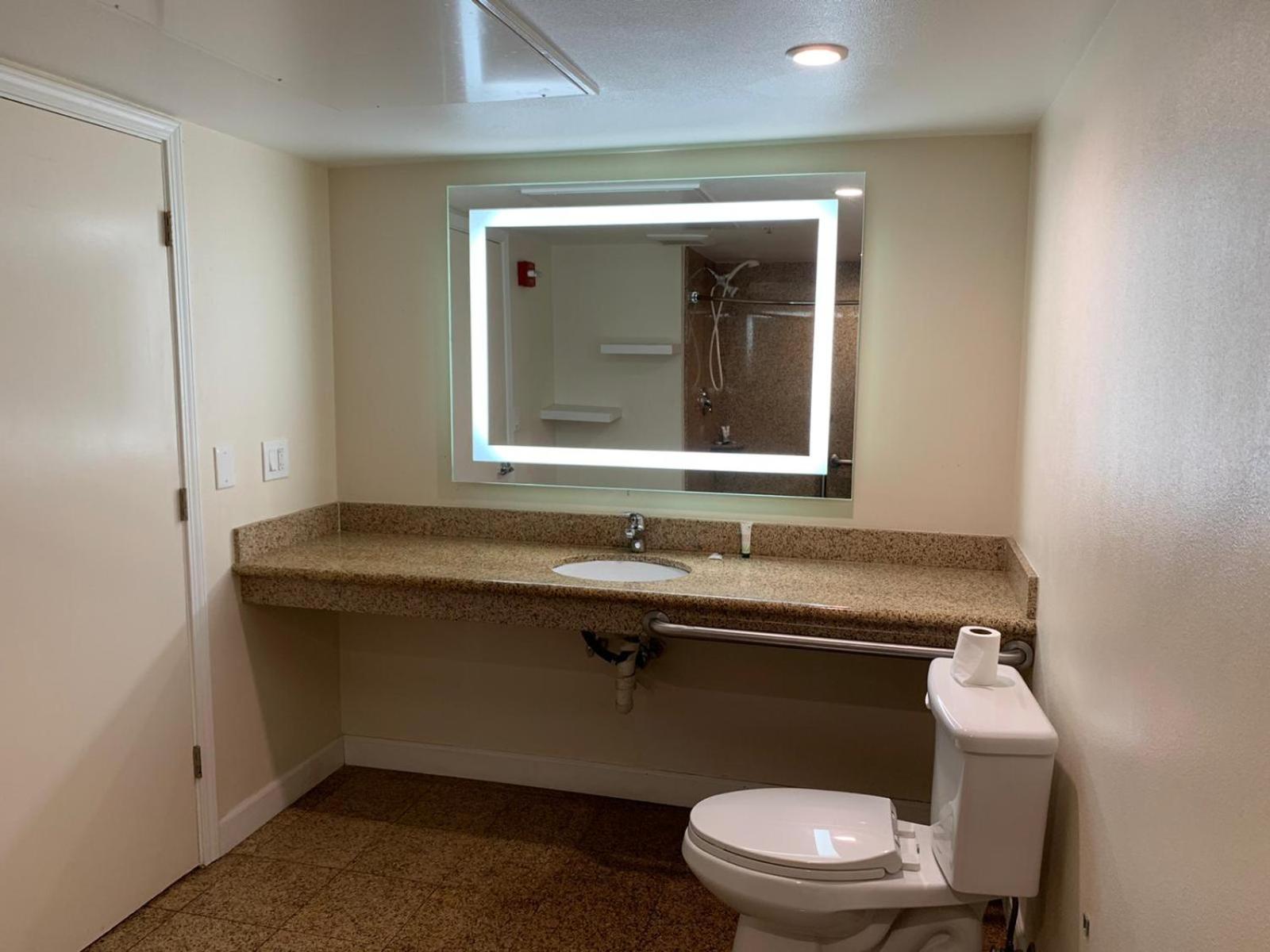 Vallejo Vacations - Motel 6 Vallejo, CA - Napa Valley - Property Image 35