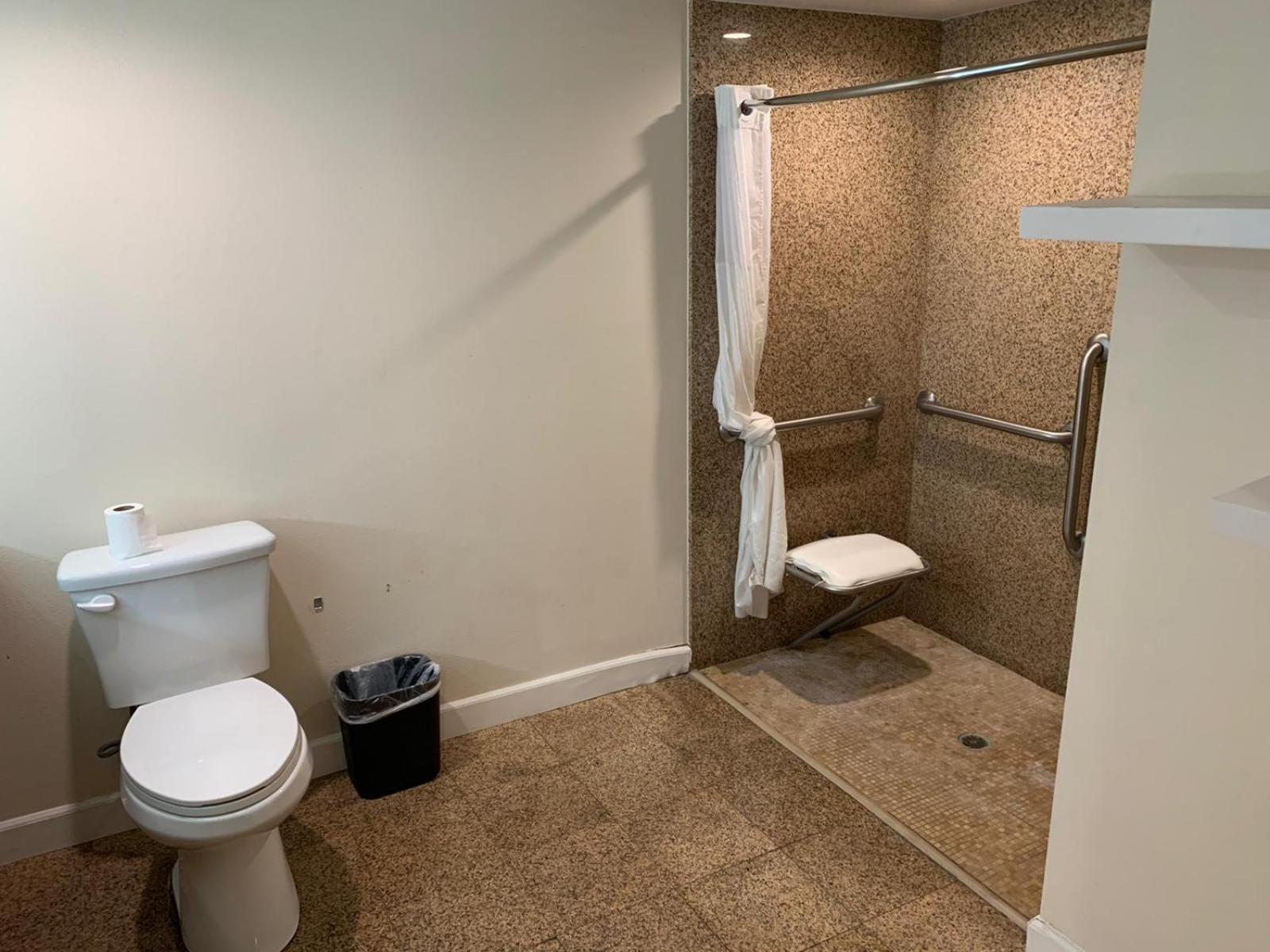 Vallejo Vacations - Motel 6 Vallejo, CA - Napa Valley - Property Image 11