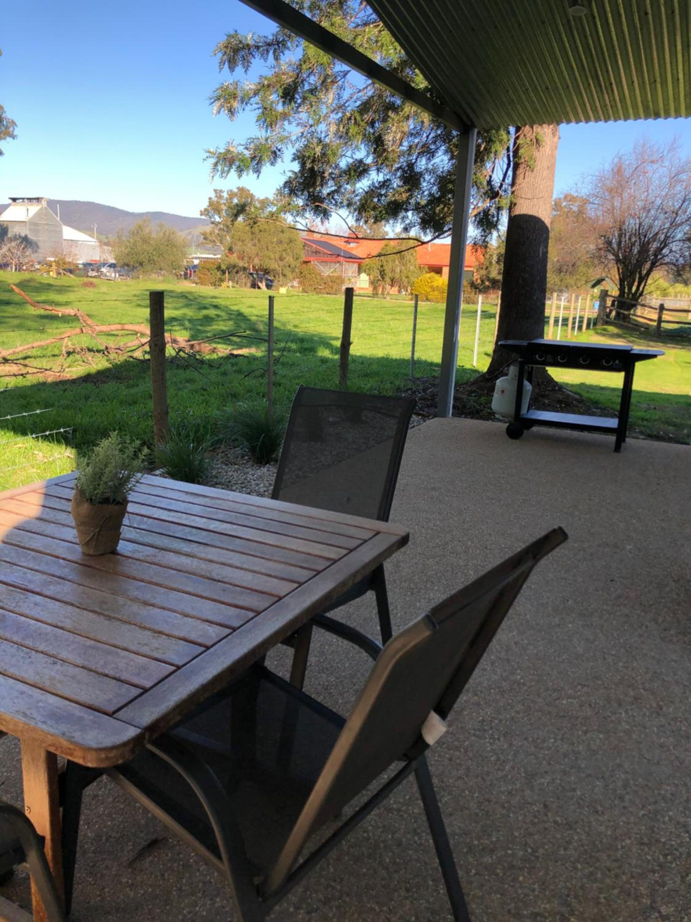Oak Lane Guest House & Farm Stay