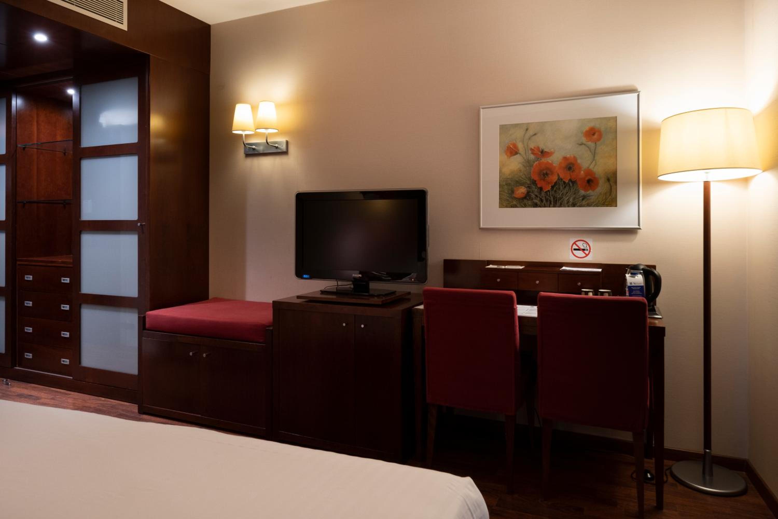 Barcelona Vacations - Best Western Hotel Mediterraneo - Property Image 8