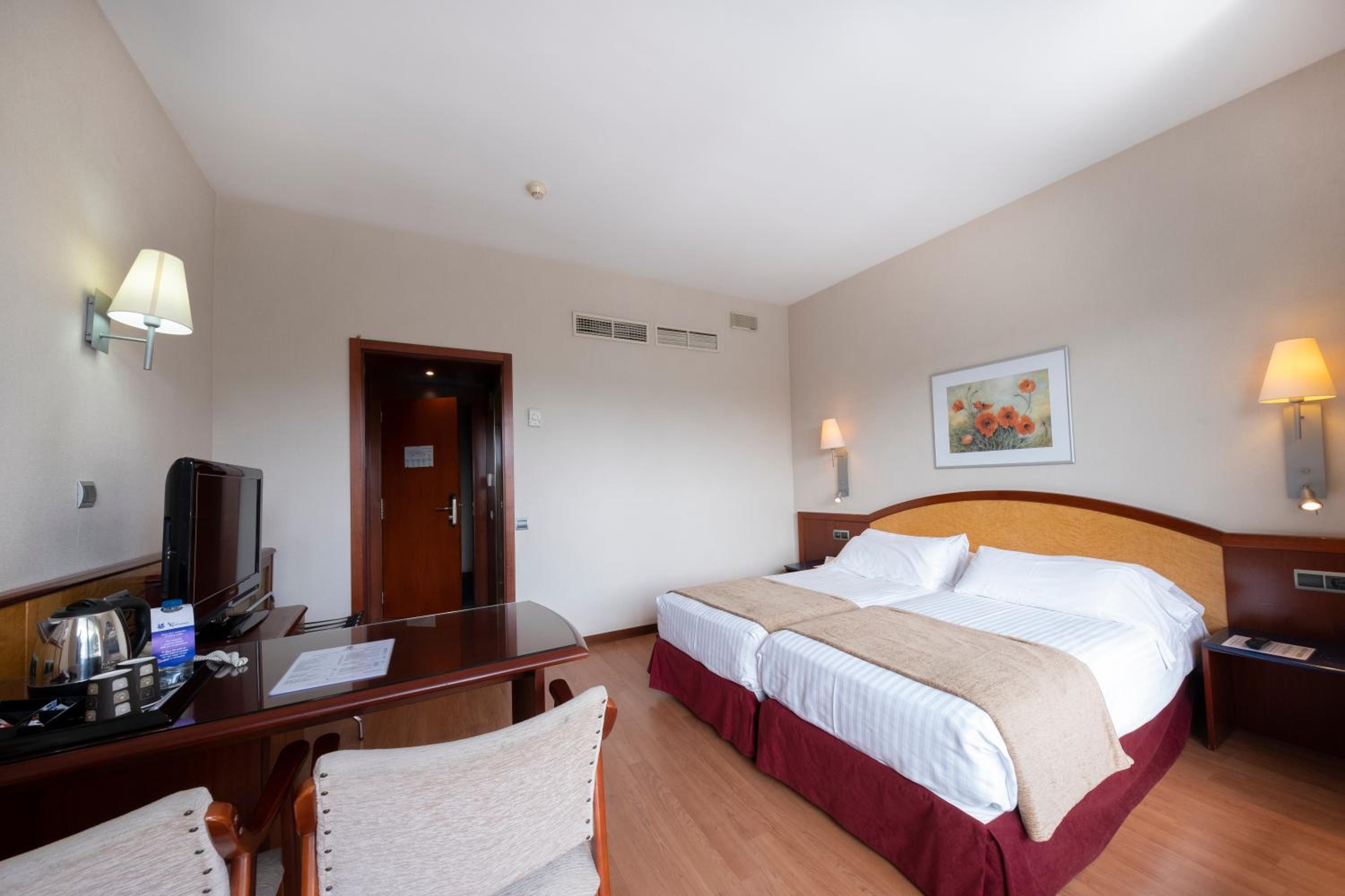 Barcelona Vacations - Best Western Hotel Mediterraneo - Property Image 11