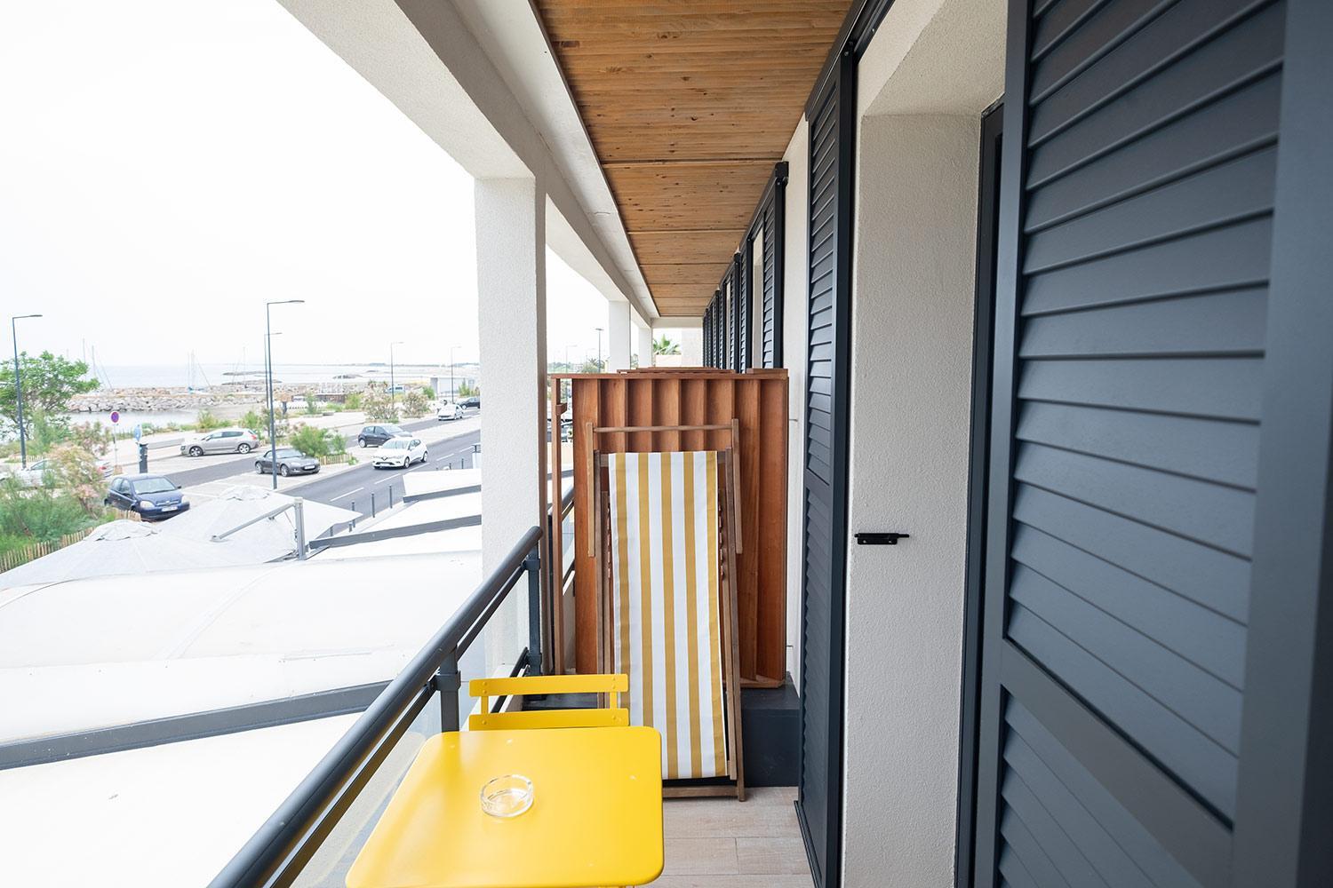 balcony