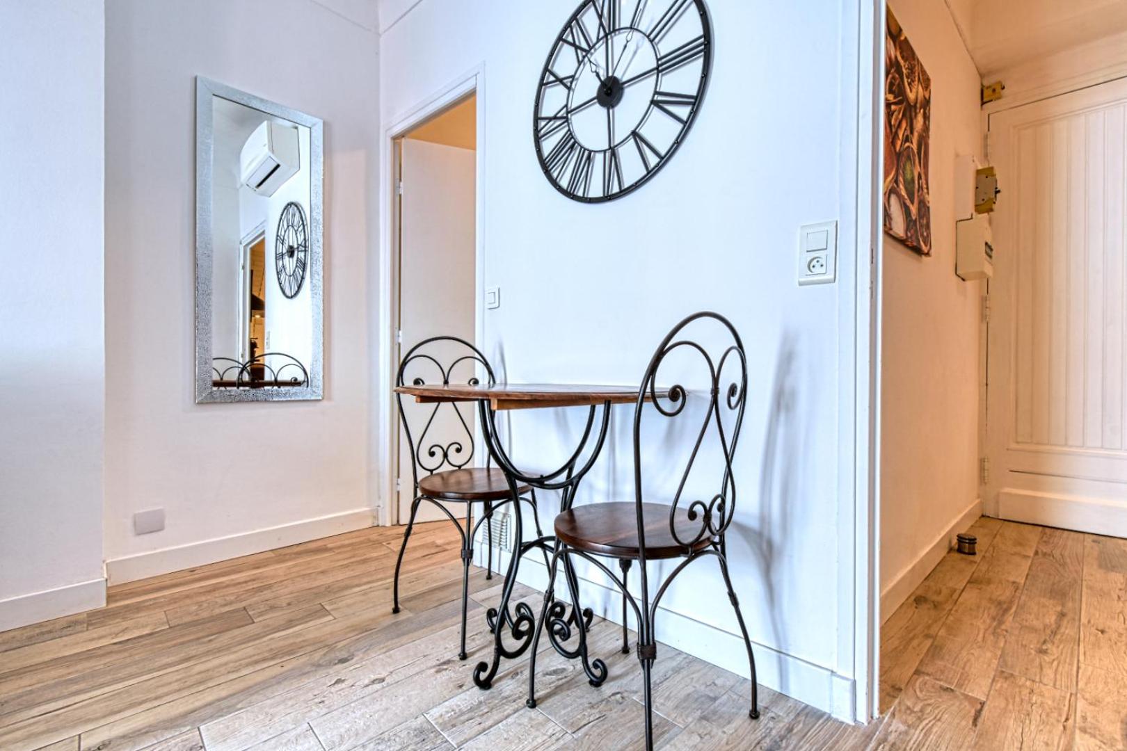Romantic and new apartment in the famous Rue Meynadier in the supercentre of Cannes view 3