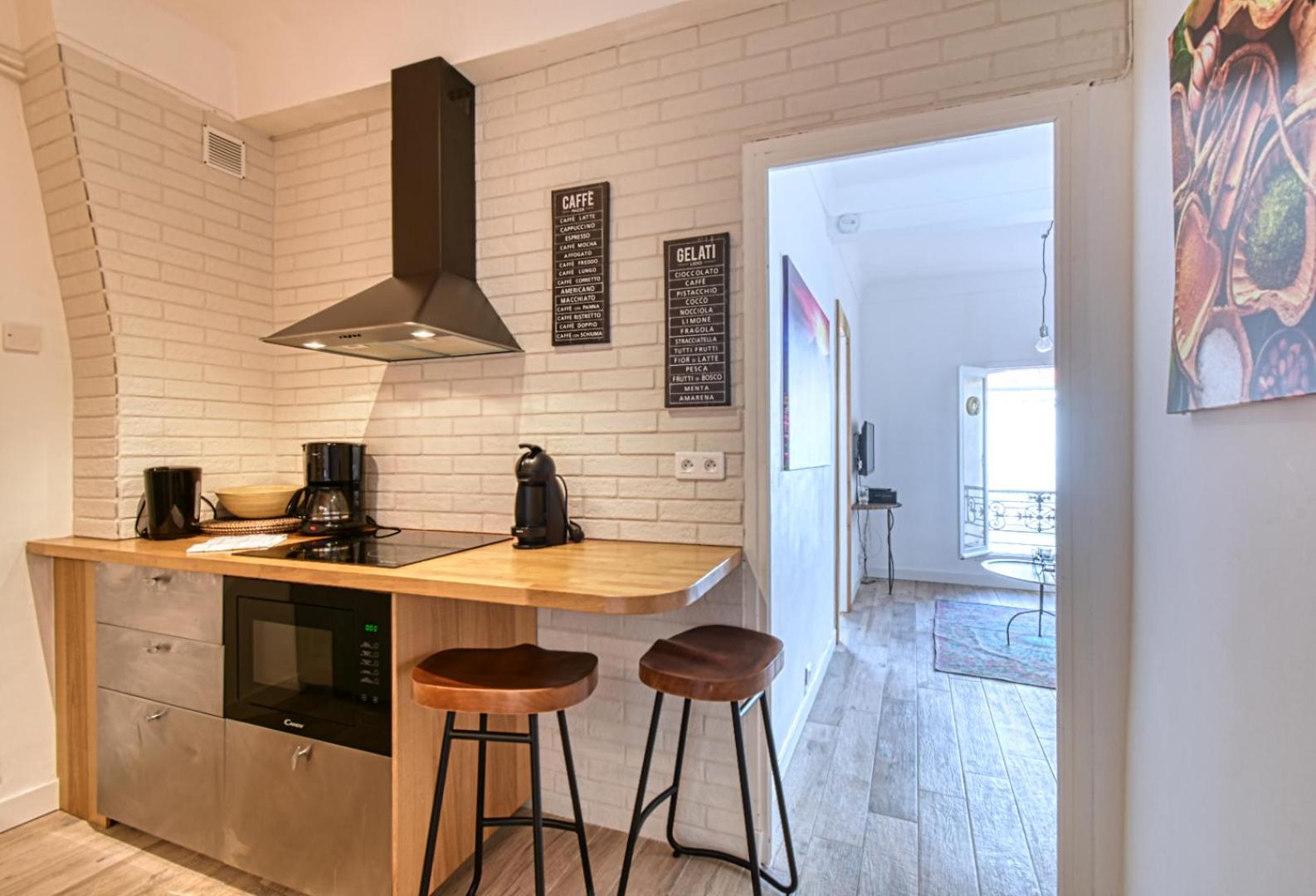 Romantic and new apartment in the famous Rue Meynadier in the supercentre of Cannes view 5