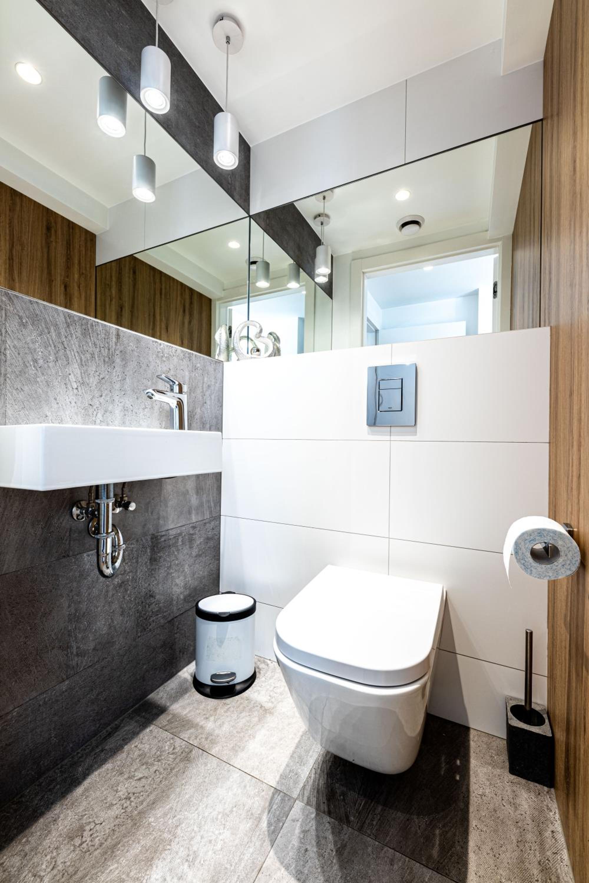 Victus Spacious Apartments in the City Center by Noclegi Renters view 4