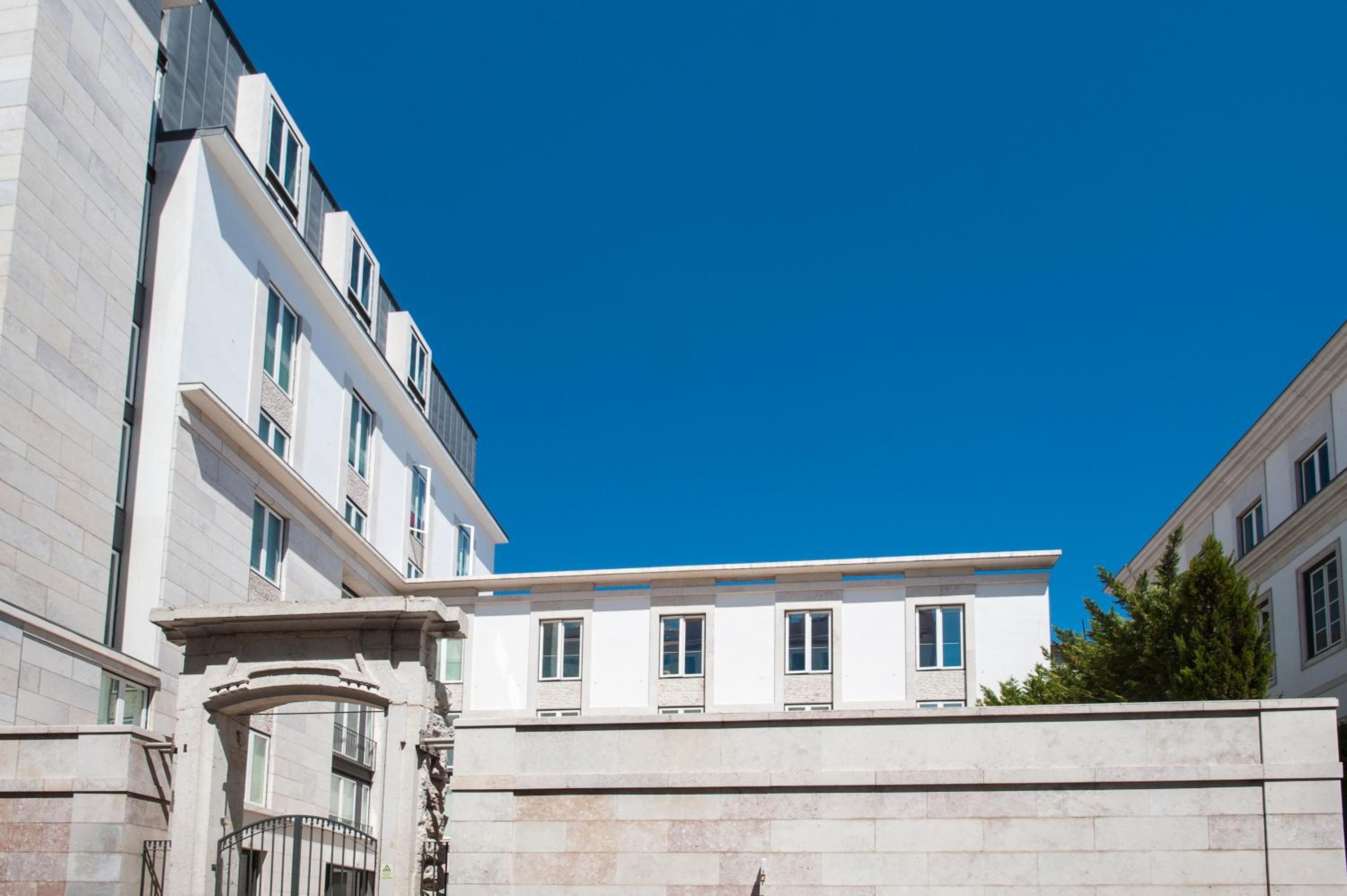 Lisbon Chiado One