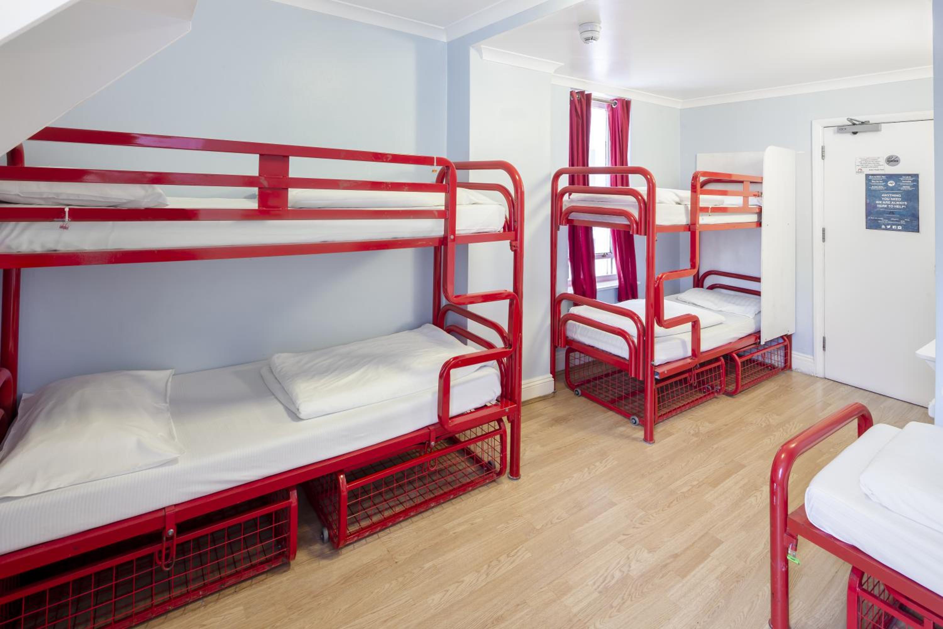Astor Hyde Park Hostel