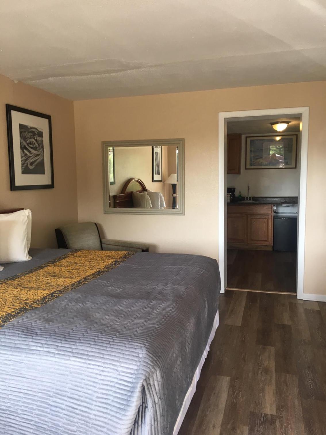 Winchester Vacations - ANS INN SUITES - Property Image 27