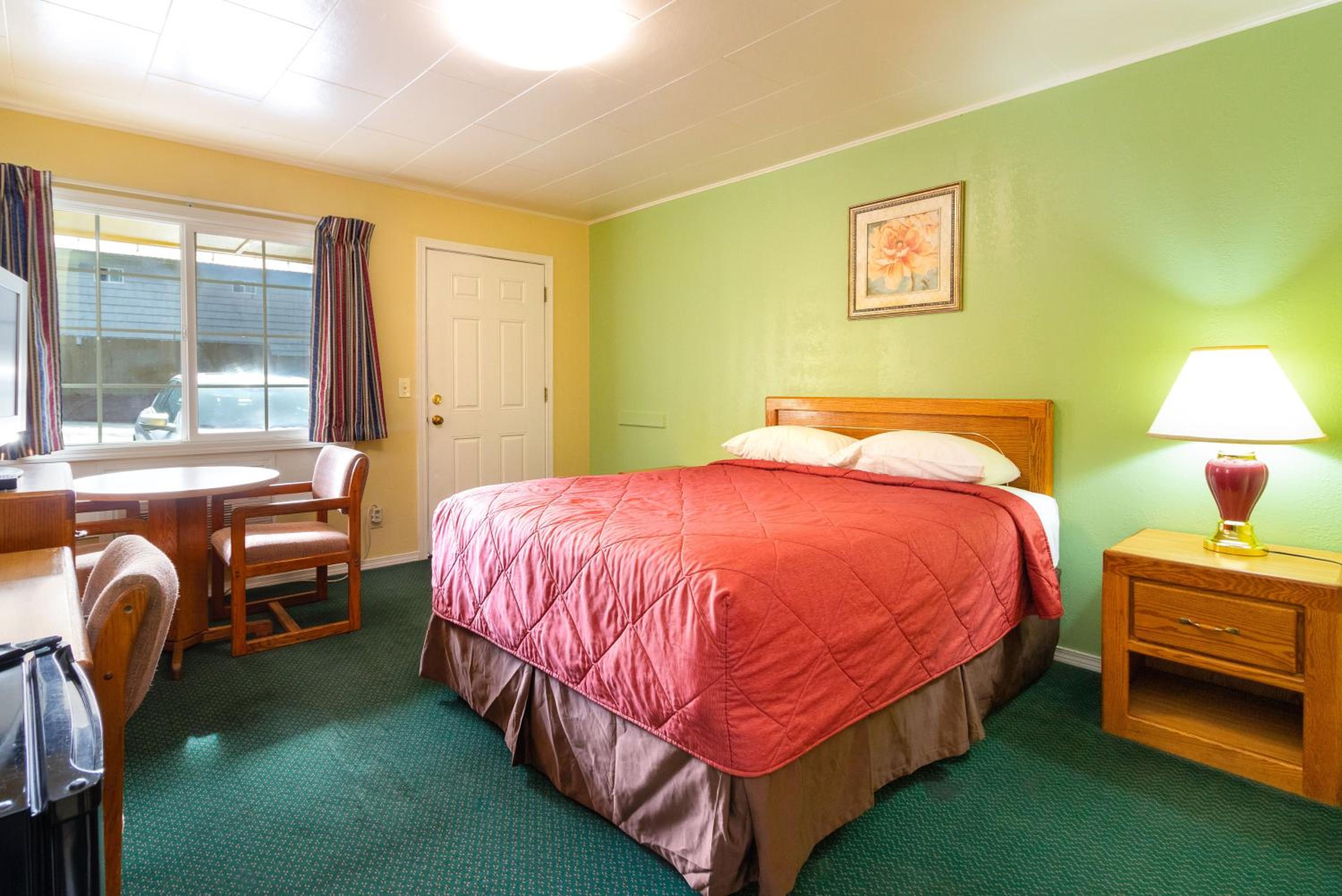 Roseburg Inn view 3
