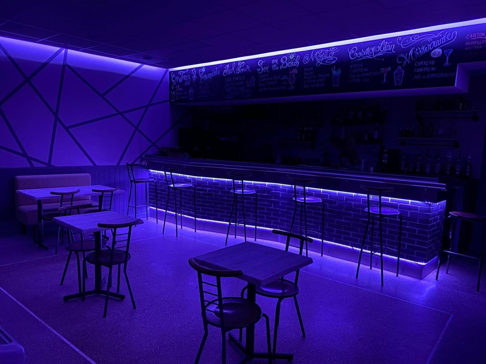 bar