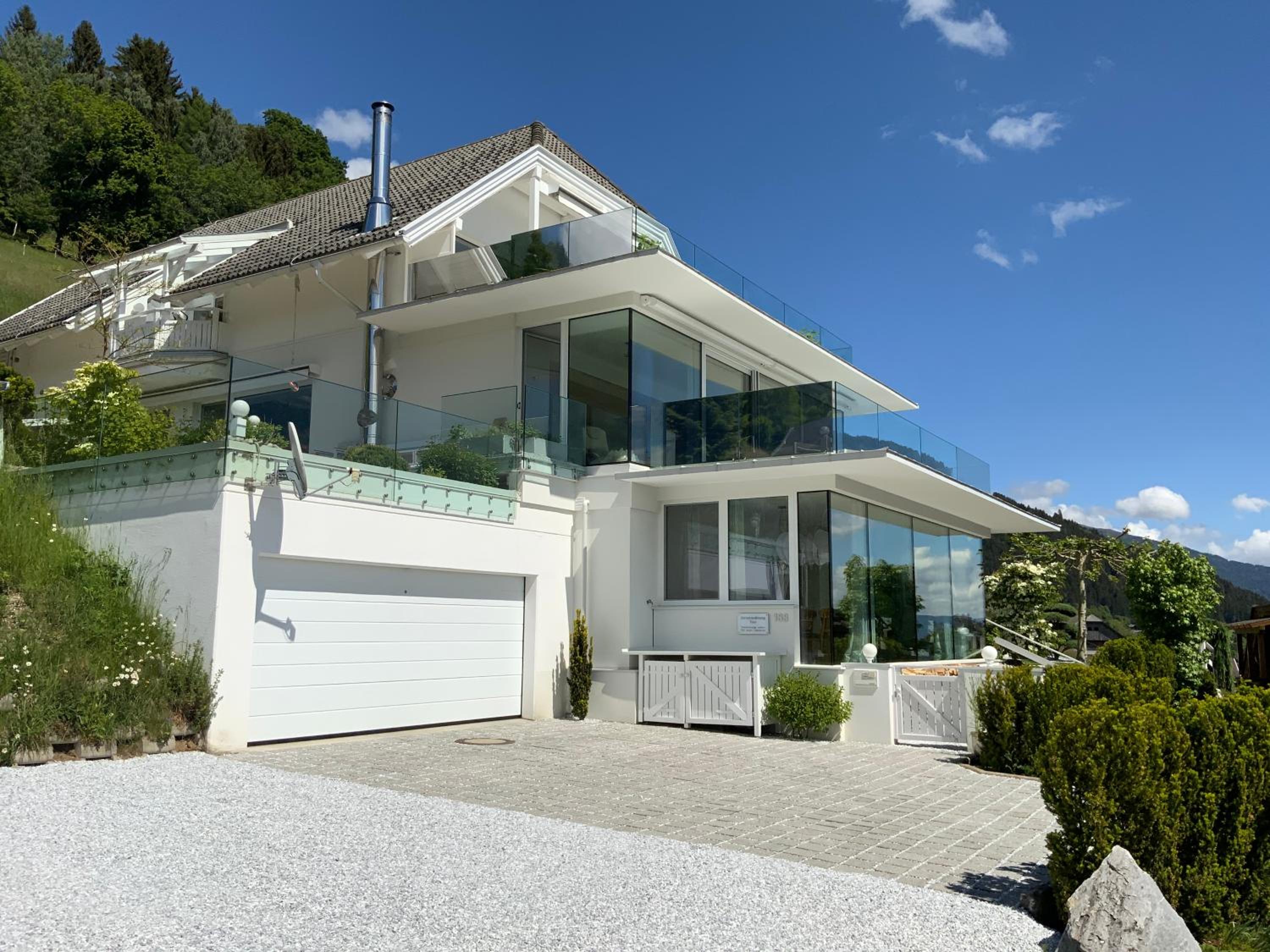 Weisse Villa am Millstätter See