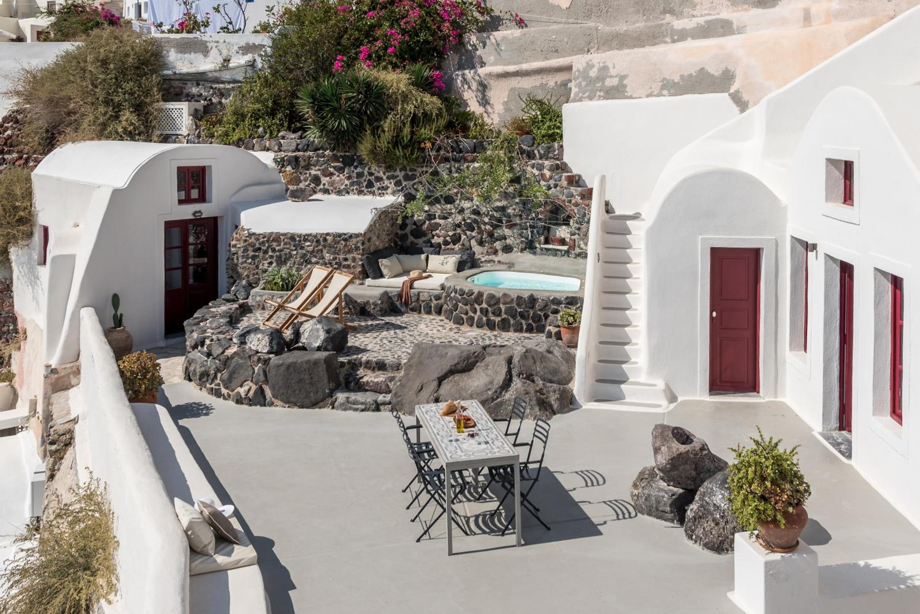 Parathira cave houses oia by cycladica photo 3