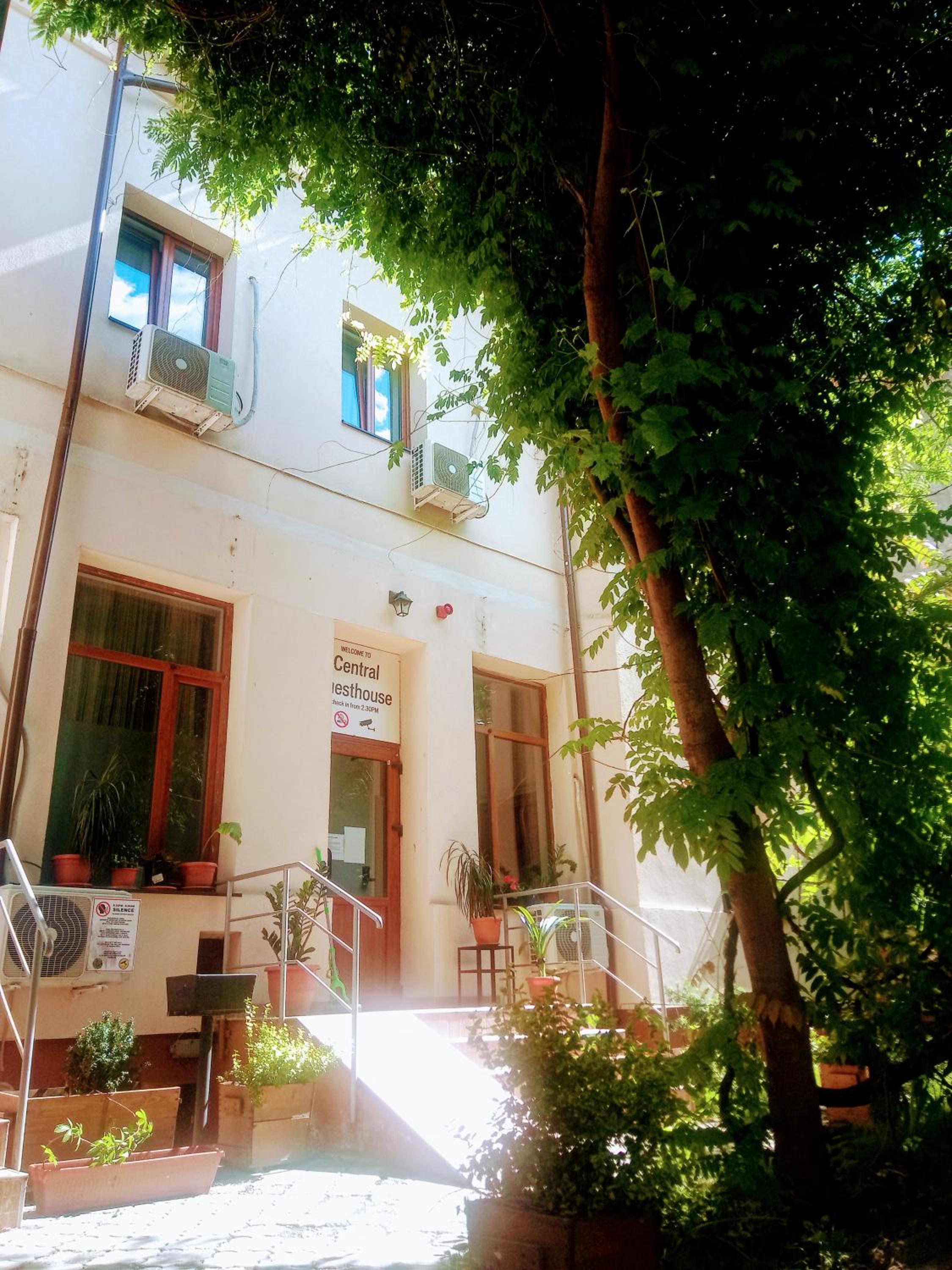 Hotel Central Guesthouse - Image 1