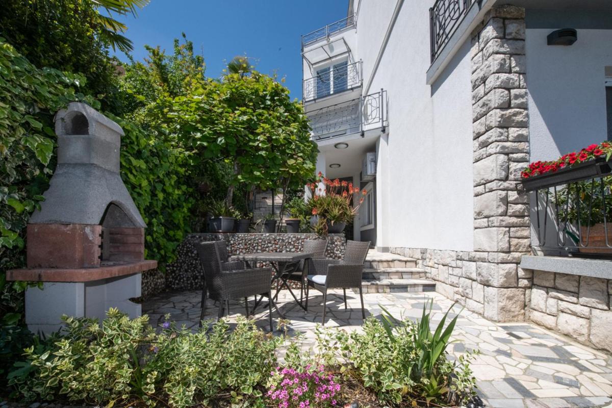 Villa Tomić Apartment Mia near the sea view 3