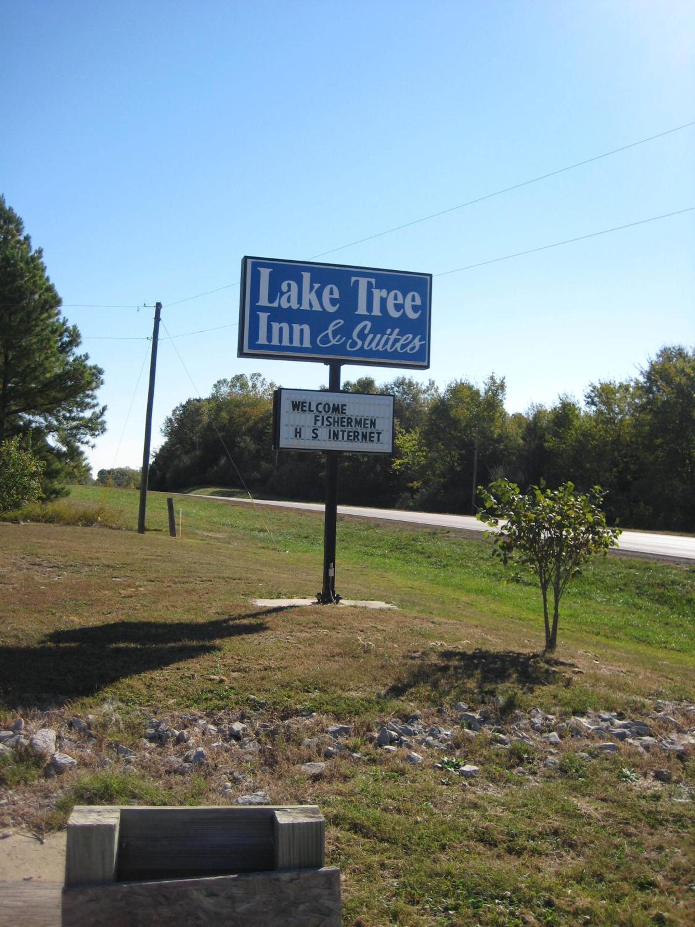 Marion Vacations - Lake Tree Inn  Suites - Property Image 1