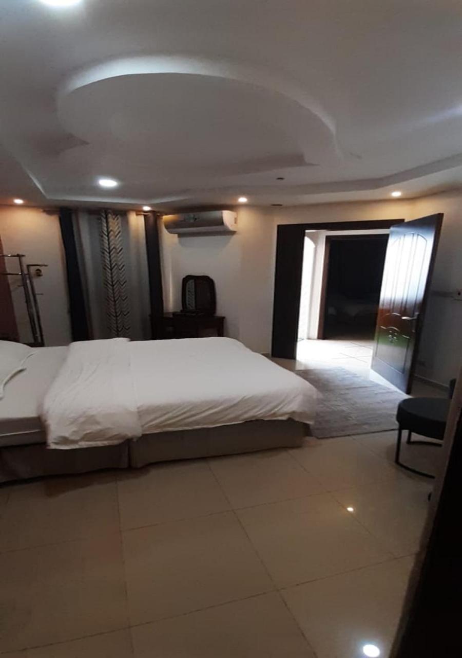 Al Dana Plaza Villas