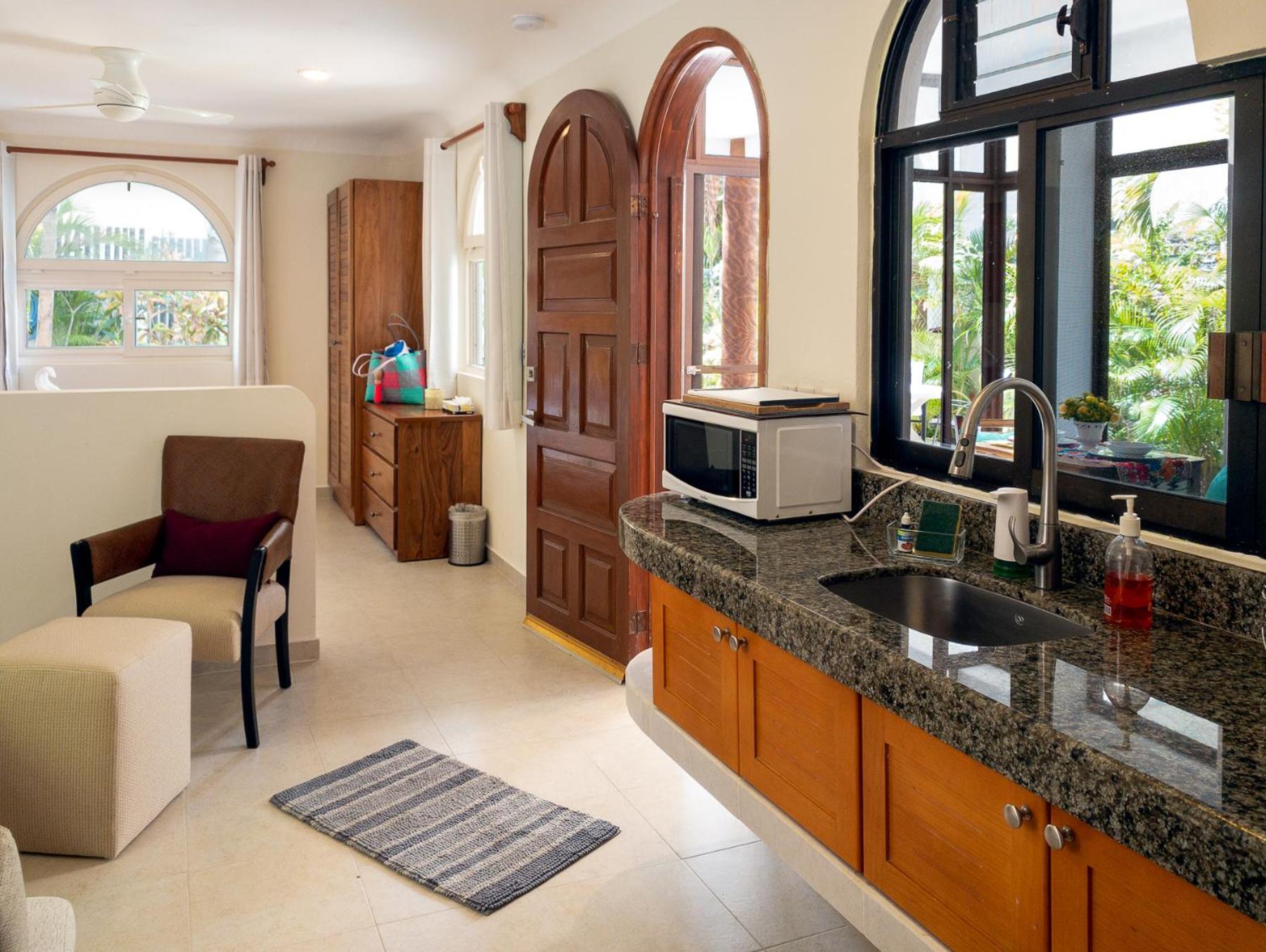 Casa Sonoma - Charming Condos Minutes from Beach & Reef