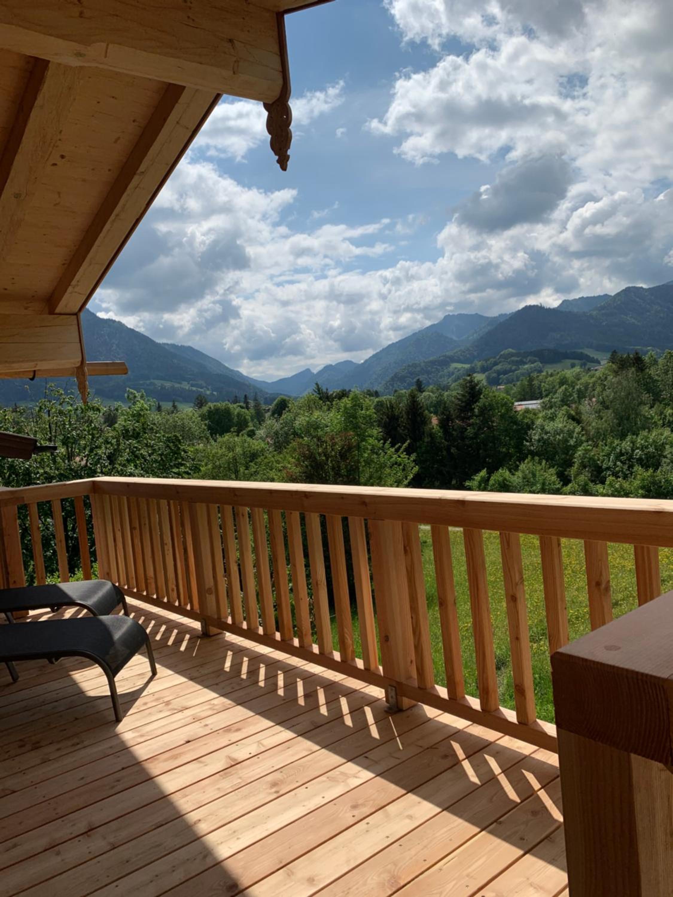 BERGSUCHT-Ruhpolding, Traumlage am sonnigen Südhang, kostenlose Parkplätze, schnelles WLAN, ruhige Sackgasse, NETFLIX inklusive