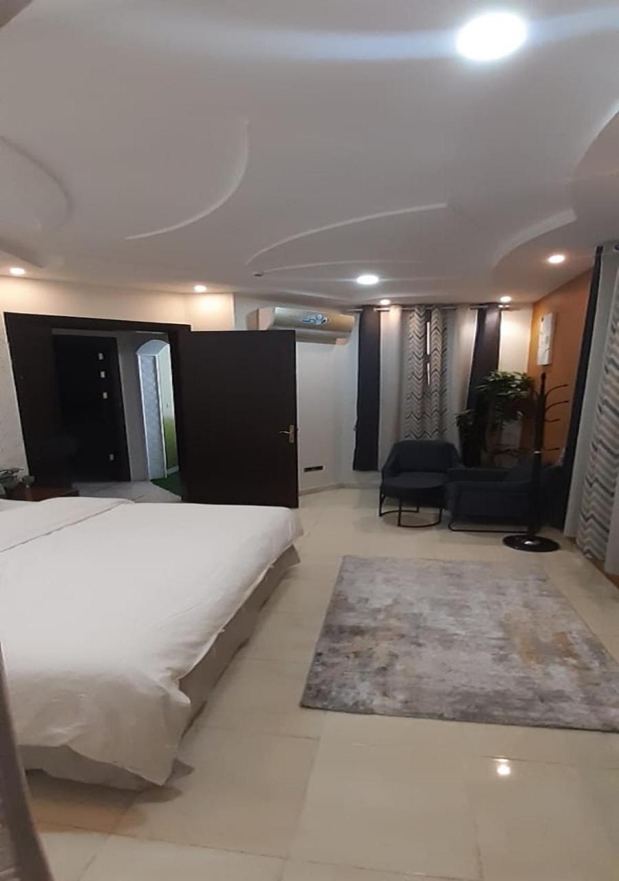 Al Dana Plaza Villas